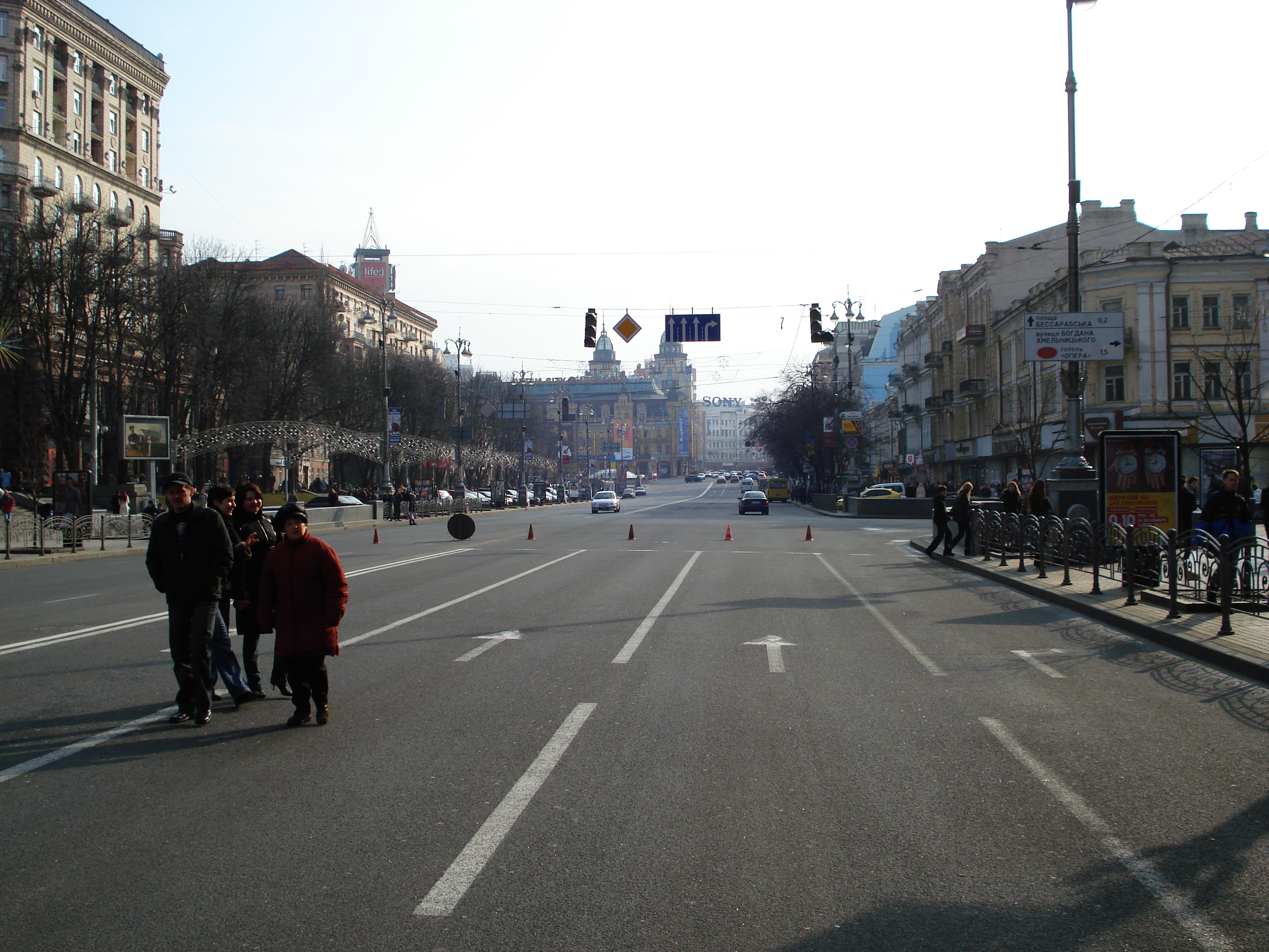 Picture Ukraine Kiev Kreschatyk Street 2007-03 25 - Discovery Kreschatyk Street