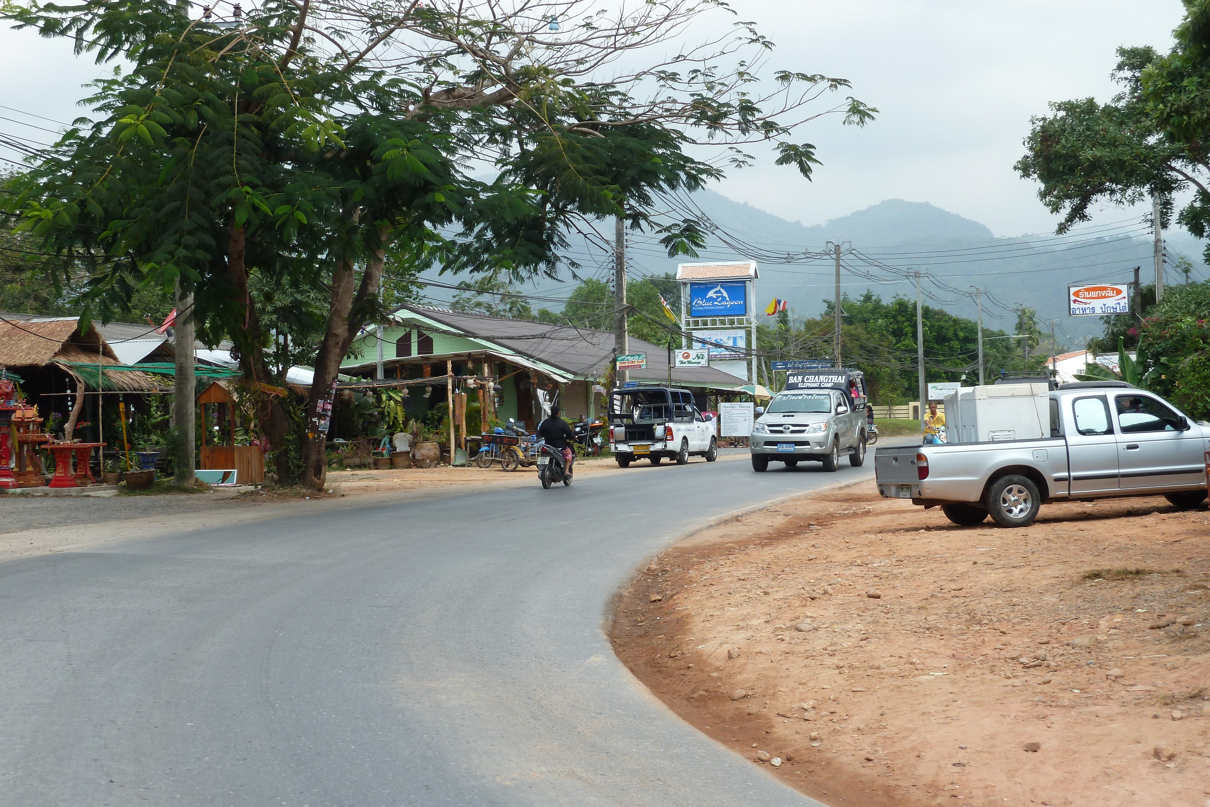 Picture Thailand Ko Chang Island road 2011-02 35 - Recreation Island road