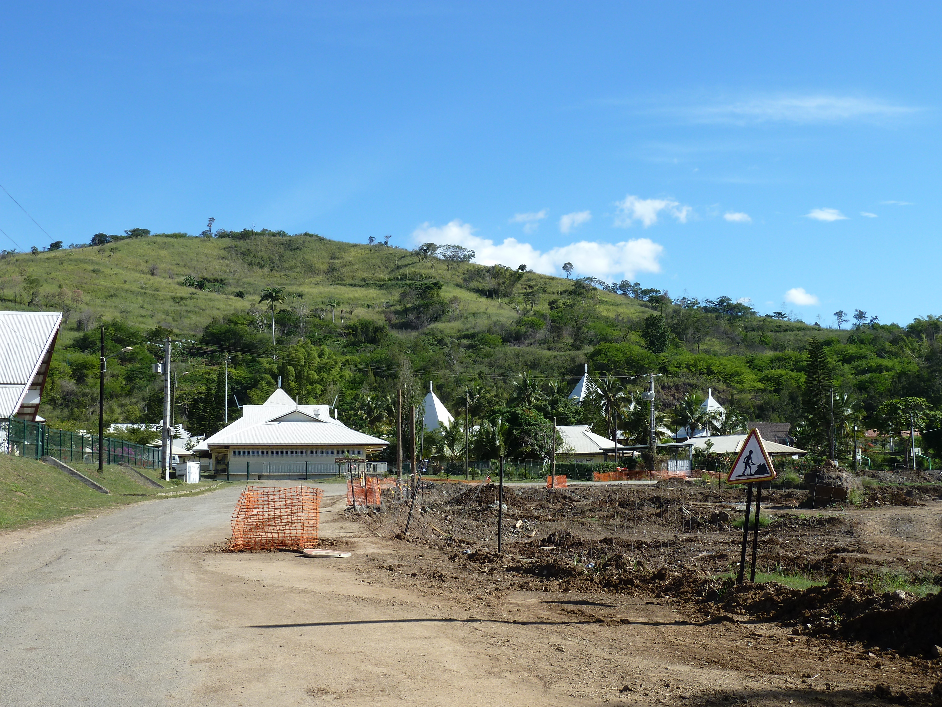 Picture New Caledonia Canala to La Foa road 2010-05 15 - Recreation Canala to La Foa road