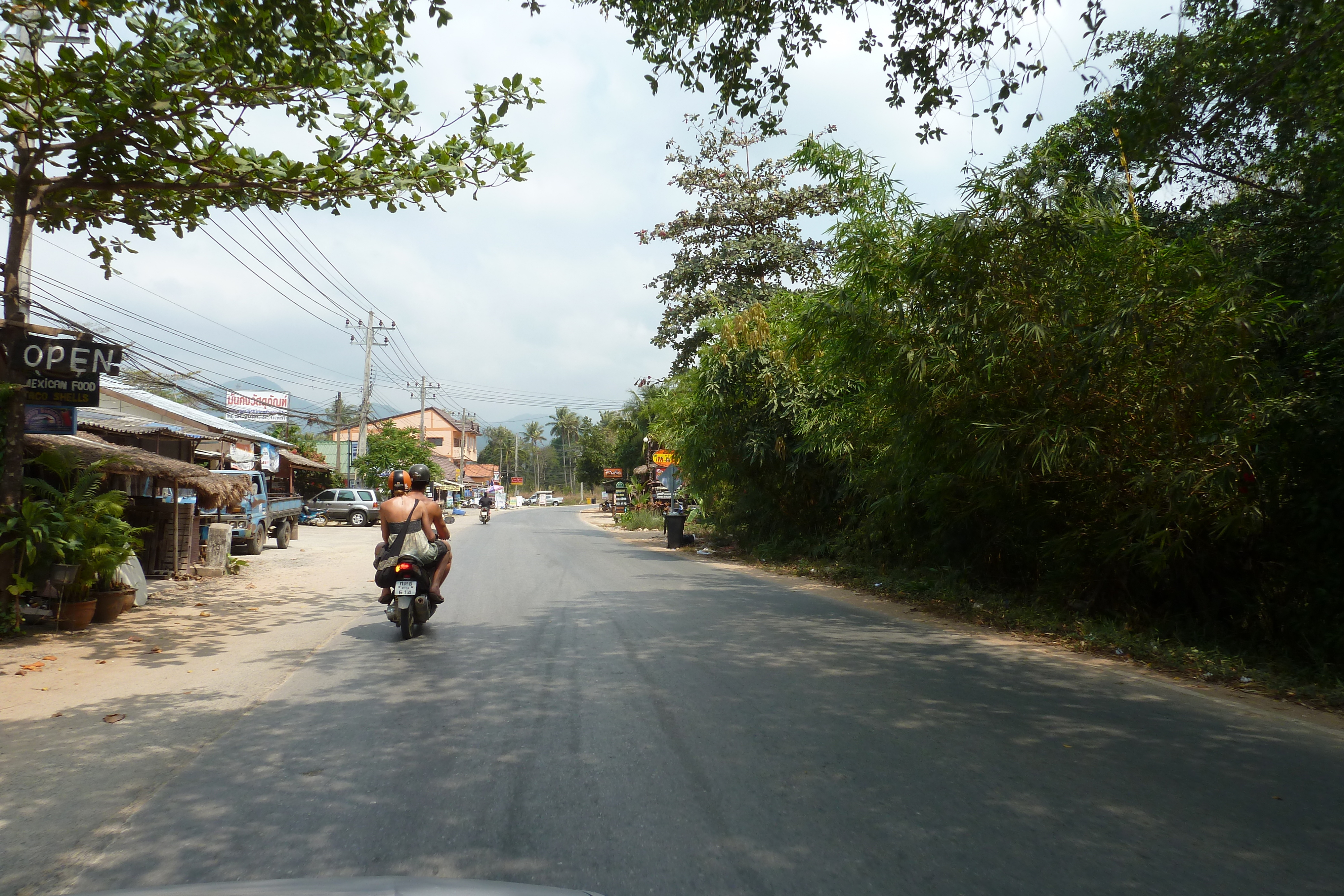 Picture Thailand Ko Chang Island road 2011-02 33 - Recreation Island road