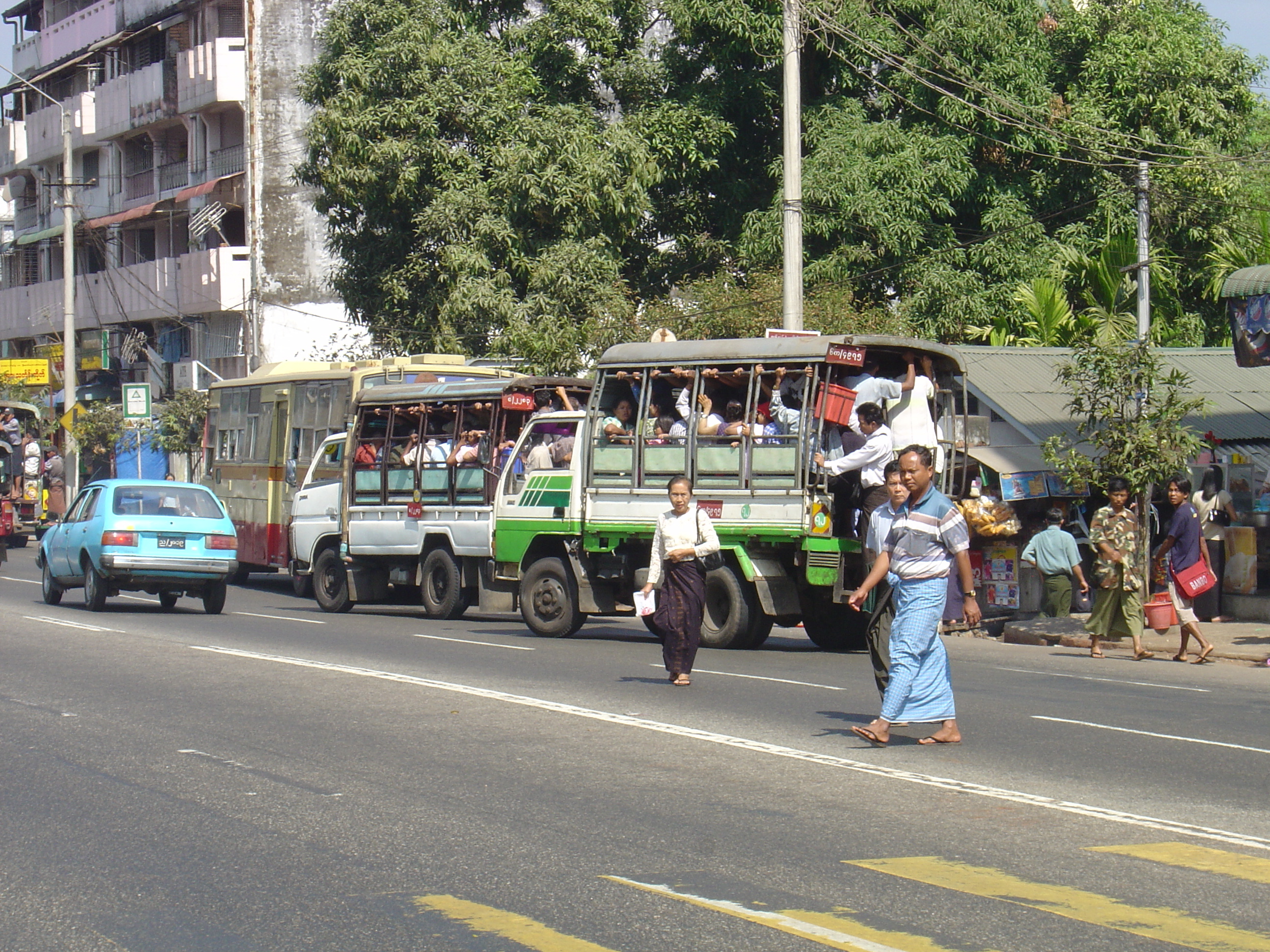 Picture Myanmar Yangon 2005-01 145 - Tours Yangon