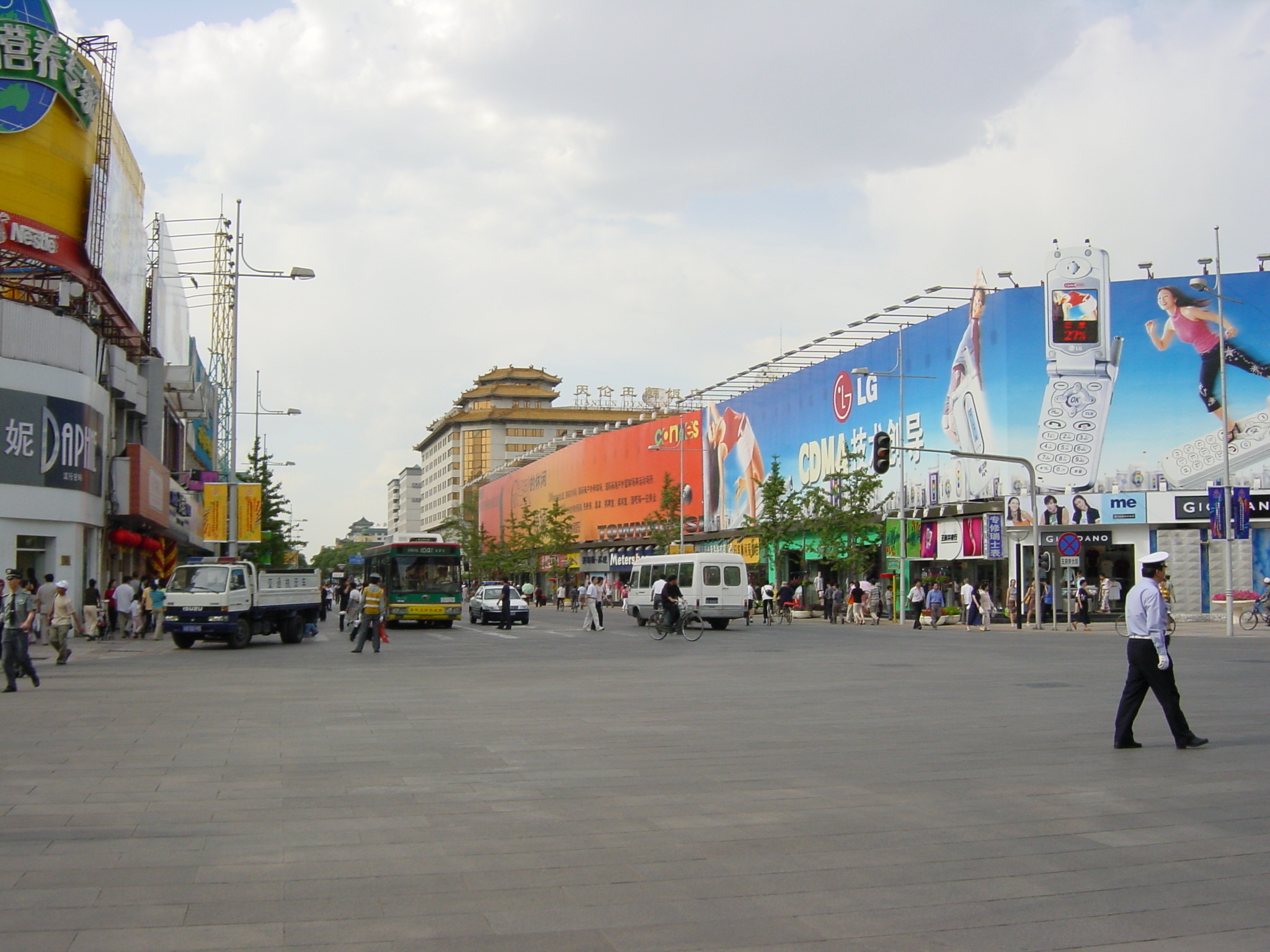 Picture China Beijing Wangfujing Street 2002-05 10 - Discovery Wangfujing Street