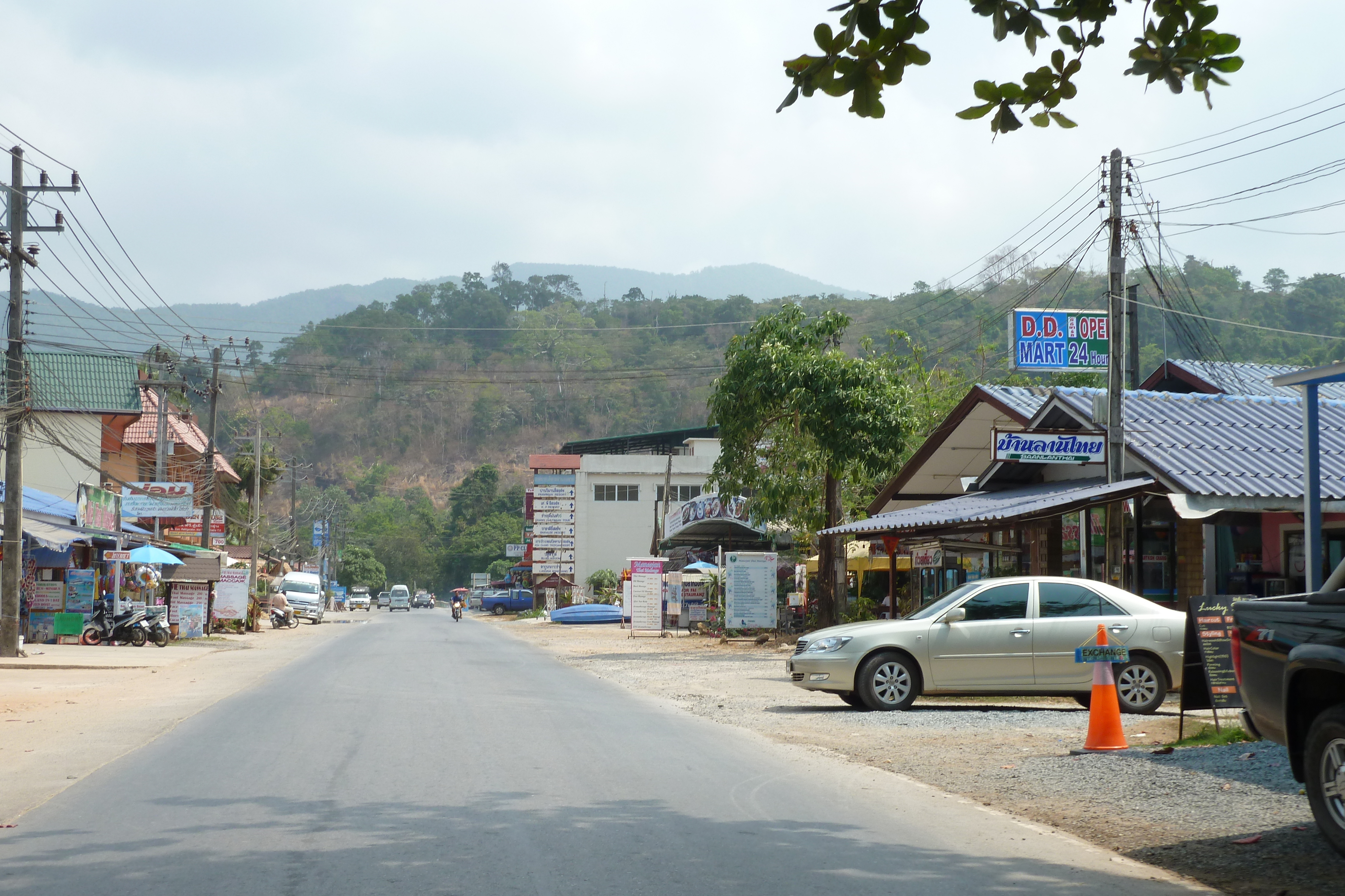 Picture Thailand Ko Chang Island road 2011-02 61 - Discovery Island road