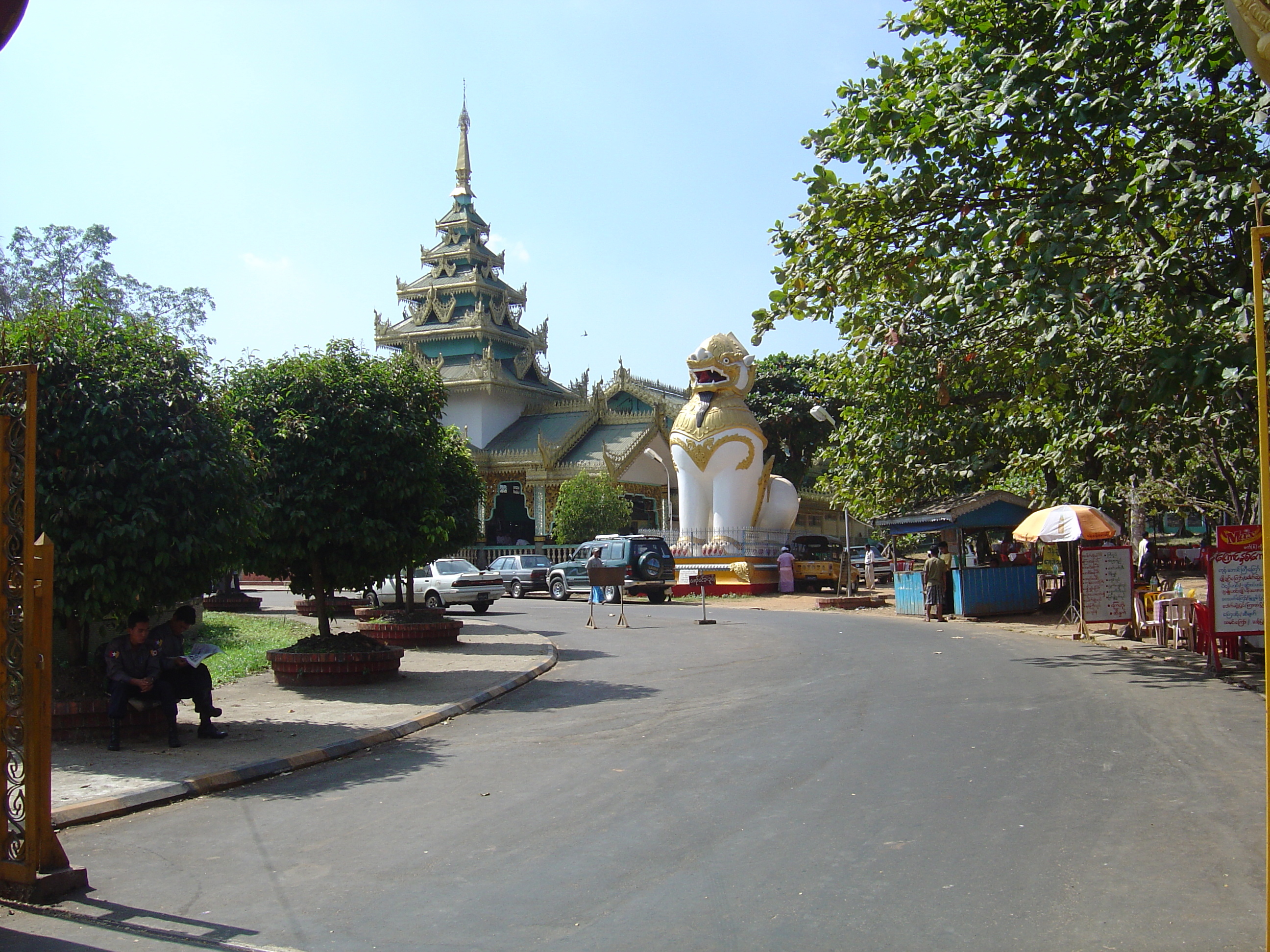 Picture Myanmar Yangon 2005-01 91 - Tours Yangon