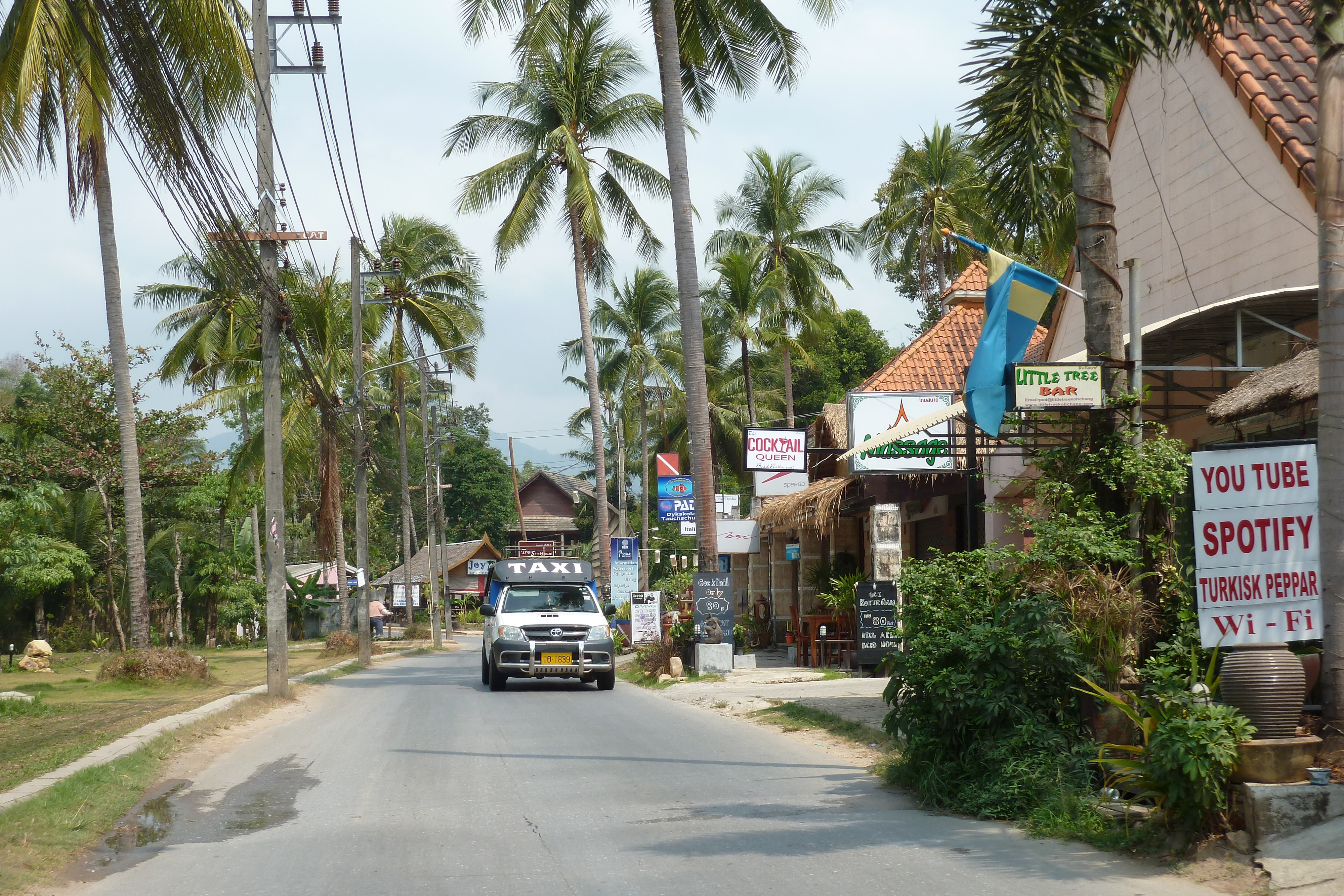 Picture Thailand Ko Chang Island road 2011-02 25 - Discovery Island road