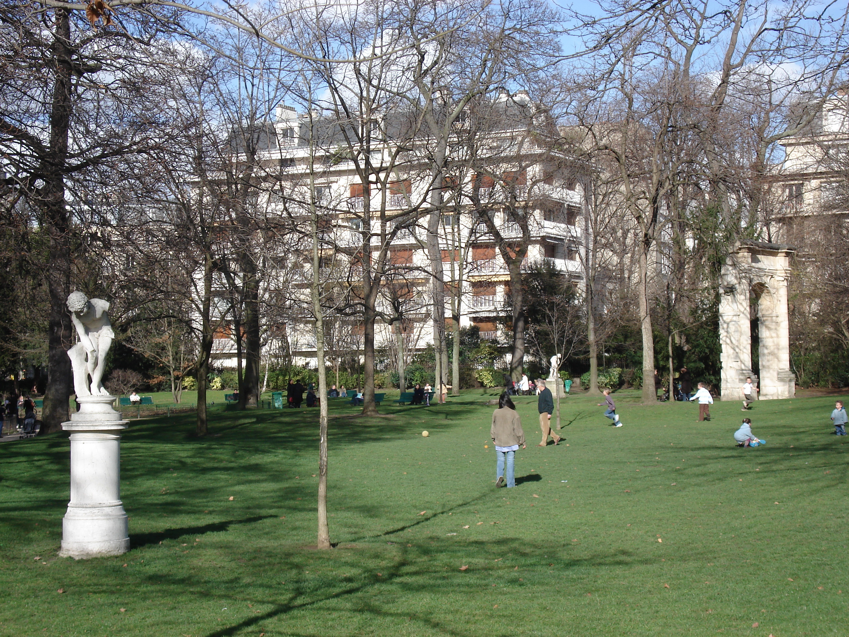 Picture France Paris Monceau Garden 2006-03 59 - Recreation Monceau Garden