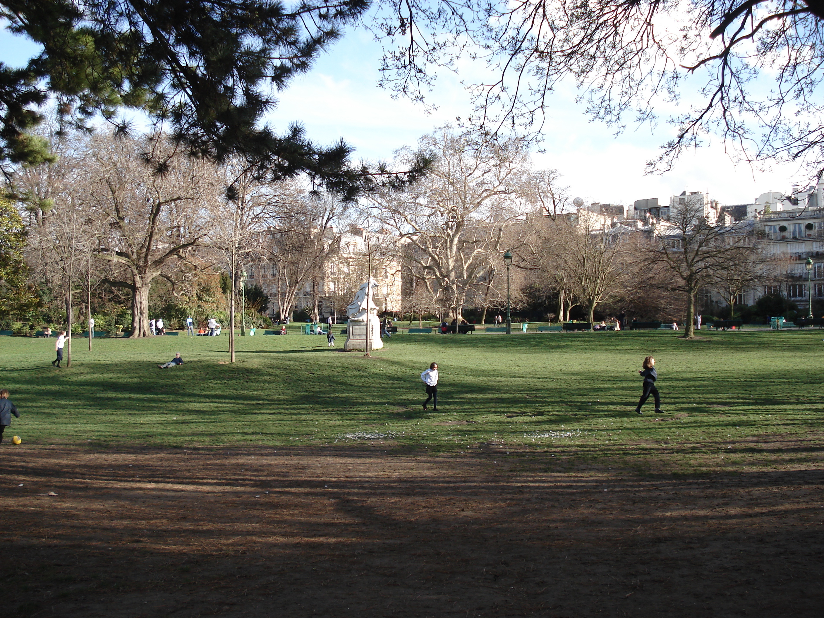 Picture France Paris Monceau Garden 2006-03 53 - Recreation Monceau Garden