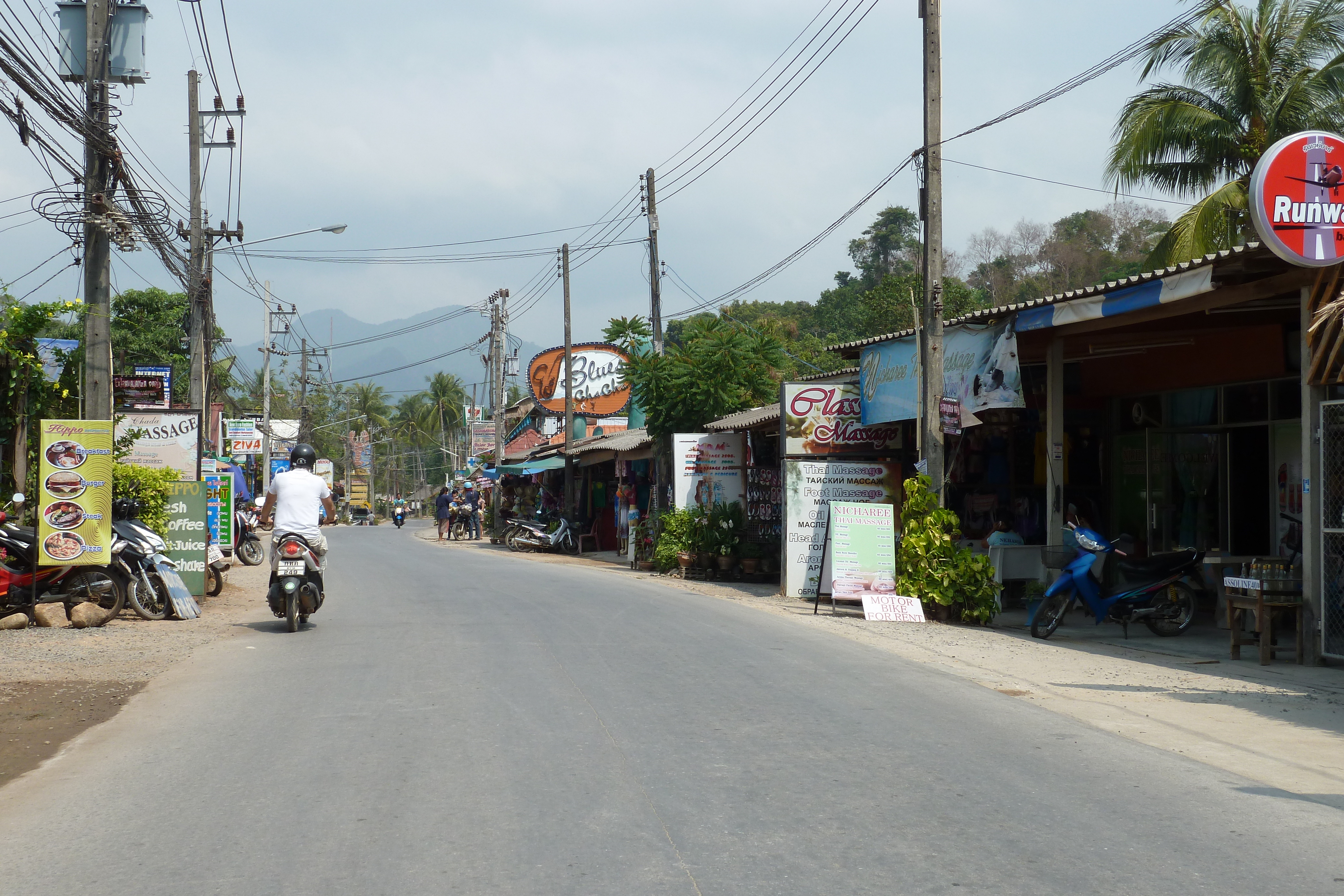 Picture Thailand Ko Chang Island road 2011-02 39 - Center Island road