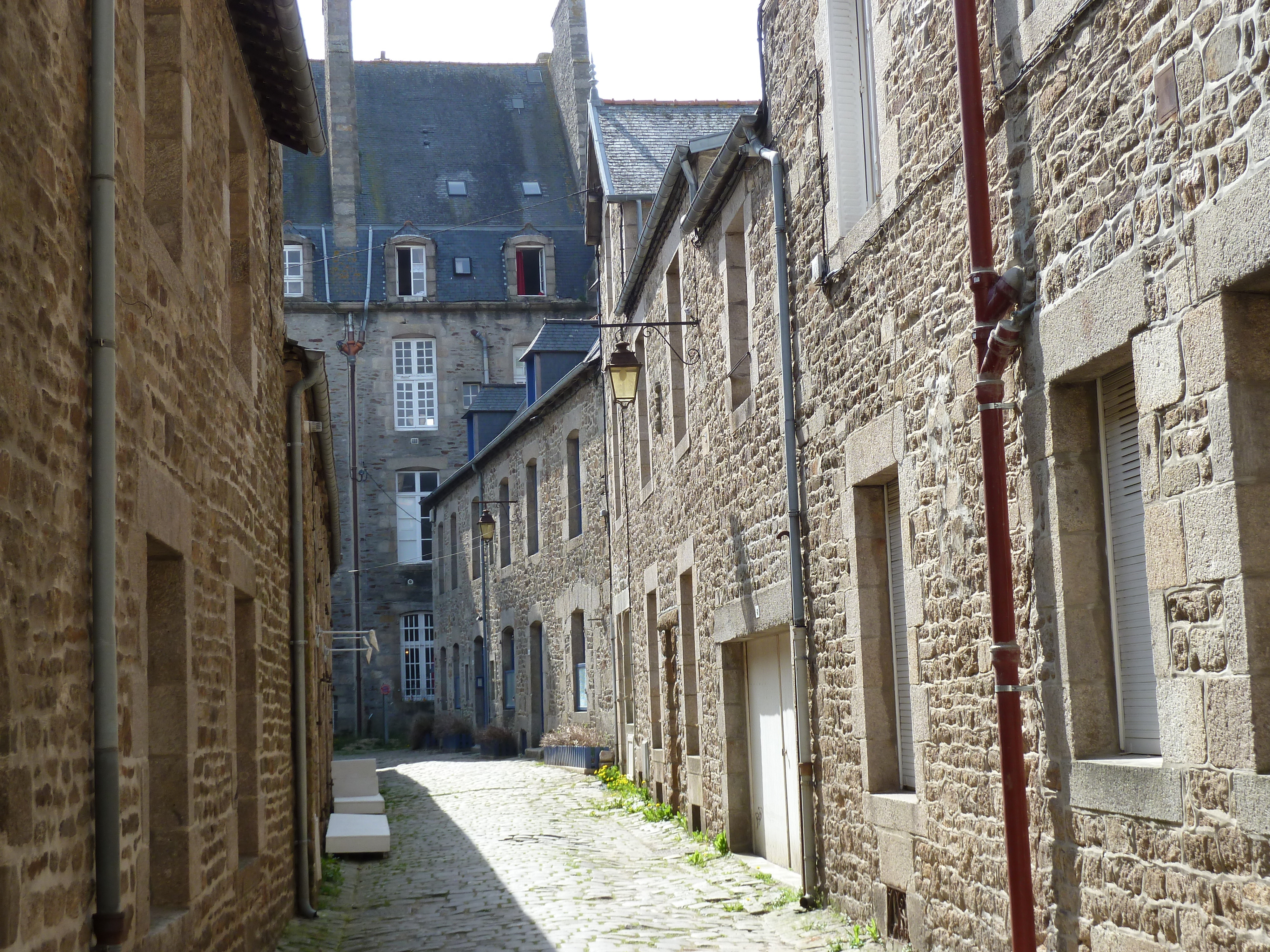 Picture France Dinan 2010-04 7 - Tour Dinan