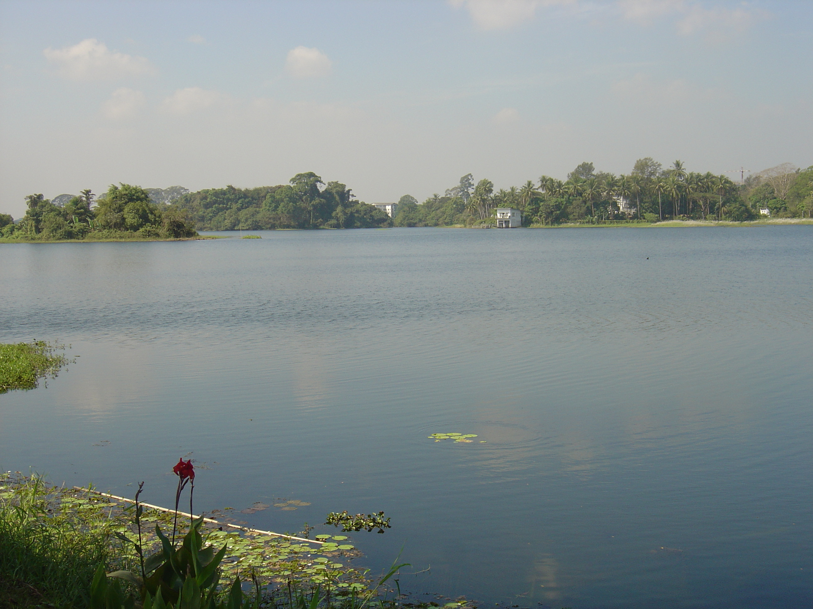 Picture Myanmar Yangon Dusit Inya Lake Hotel 2005-01 7 - Discovery Dusit Inya Lake Hotel