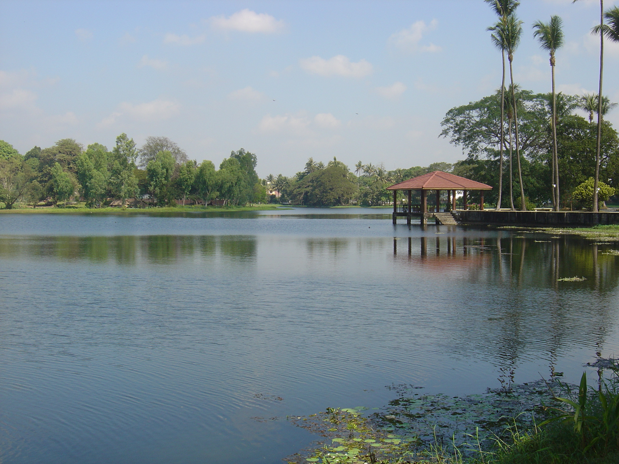 Picture Myanmar Yangon Dusit Inya Lake Hotel 2005-01 5 - History Dusit Inya Lake Hotel