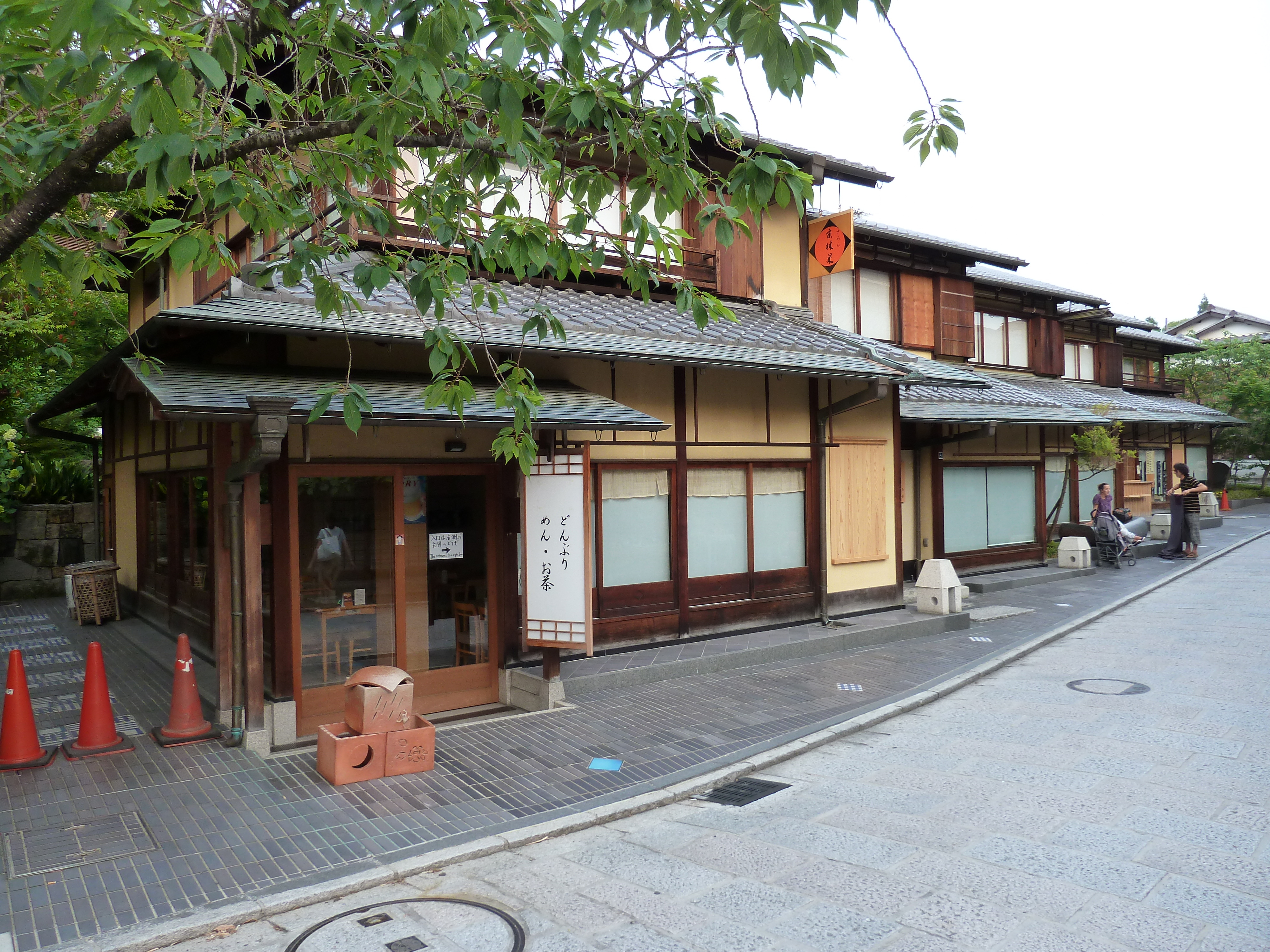 Picture Japan Kyoto Ninenzaka 2010-06 88 - Center Ninenzaka