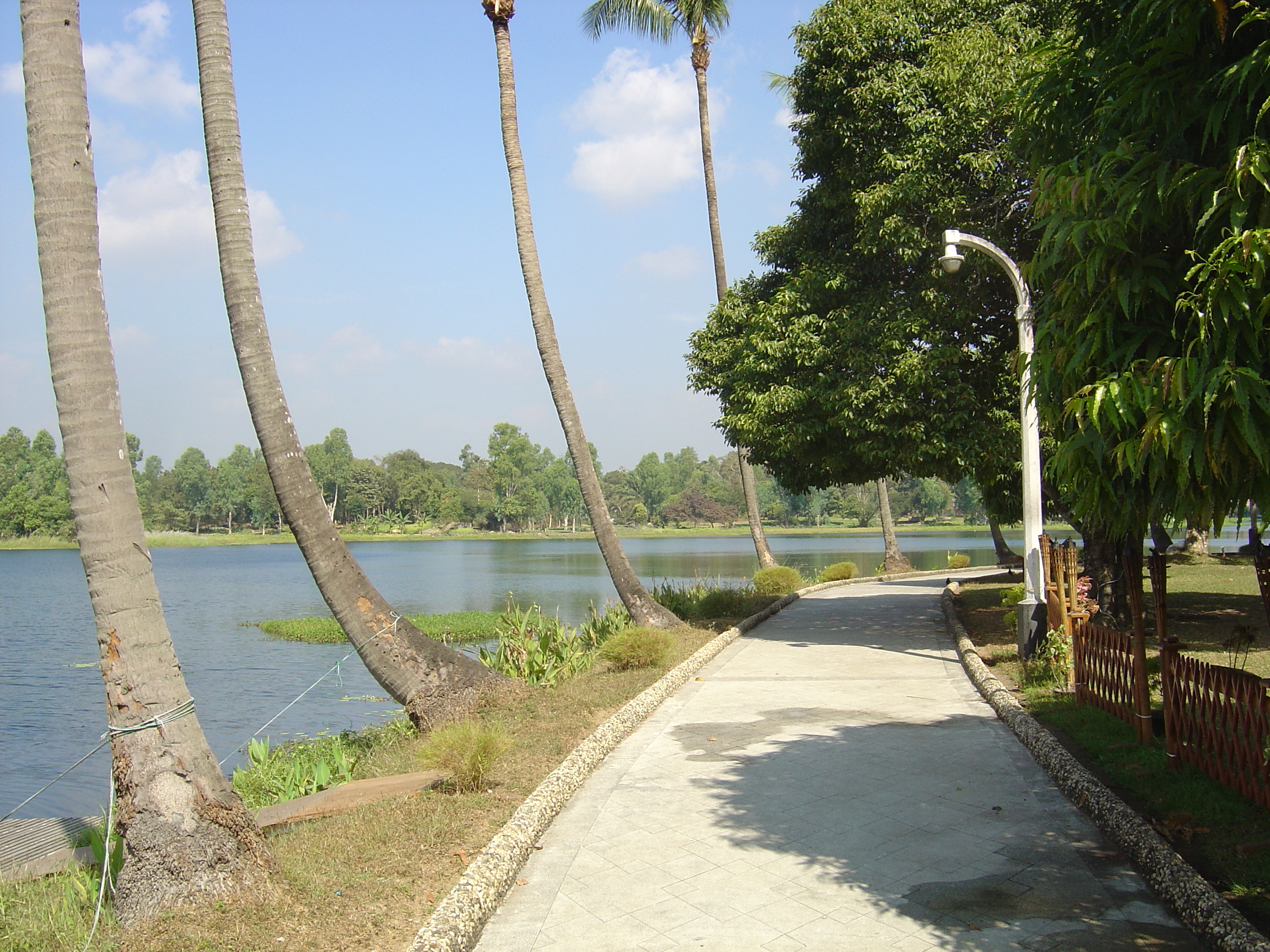 Picture Myanmar Yangon Dusit Inya Lake Hotel 2005-01 8 - History Dusit Inya Lake Hotel