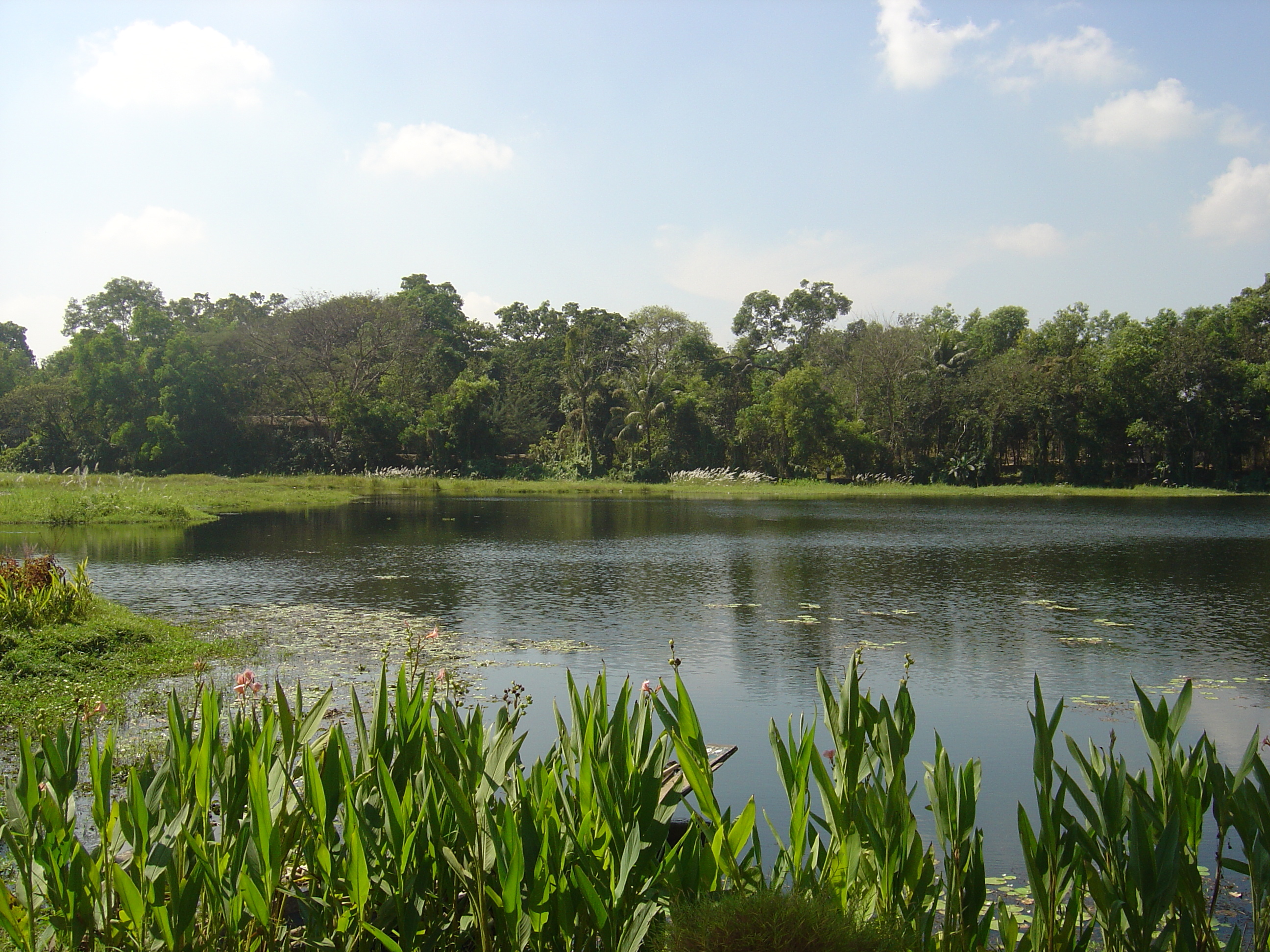 Picture Myanmar Yangon Dusit Inya Lake Hotel 2005-01 20 - Discovery Dusit Inya Lake Hotel