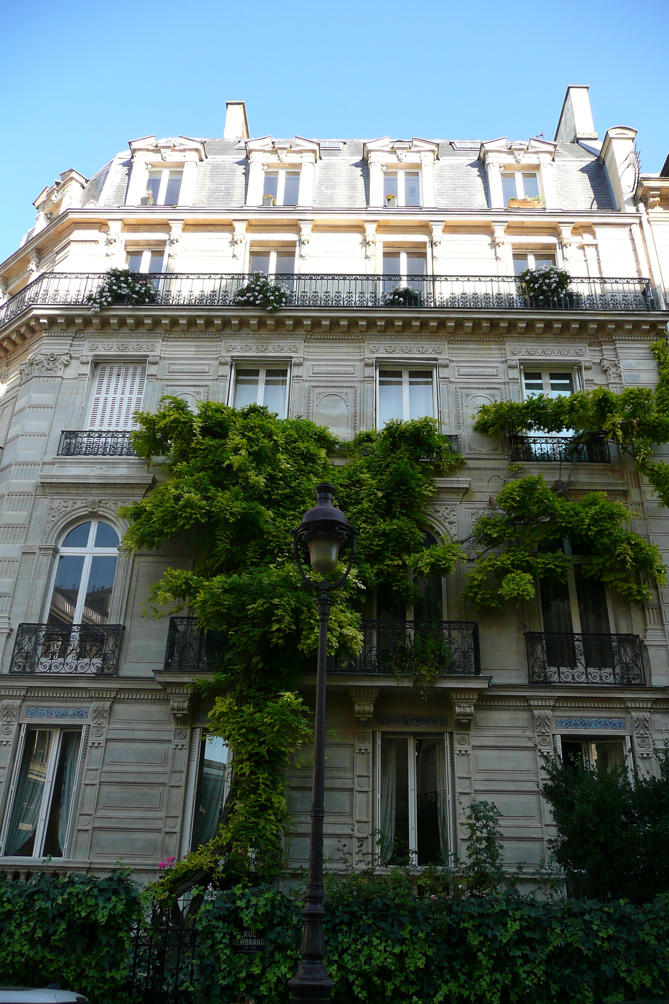 Picture France Paris 8th Arrondissement Rue Rembrandt 2007-09 33 - Center Rue Rembrandt