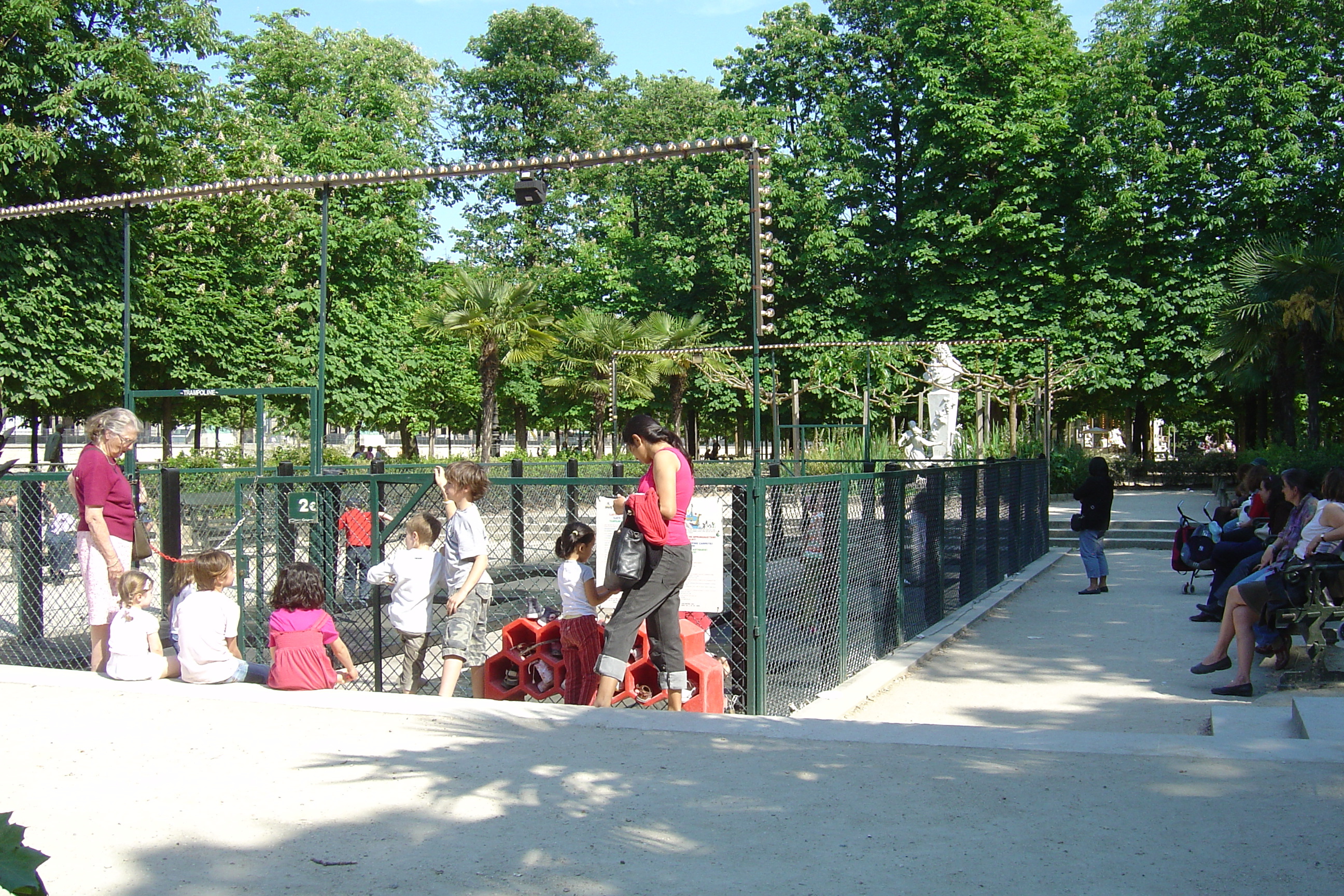 Picture France Paris Garden of Tuileries 2007-05 18 - Discovery Garden of Tuileries