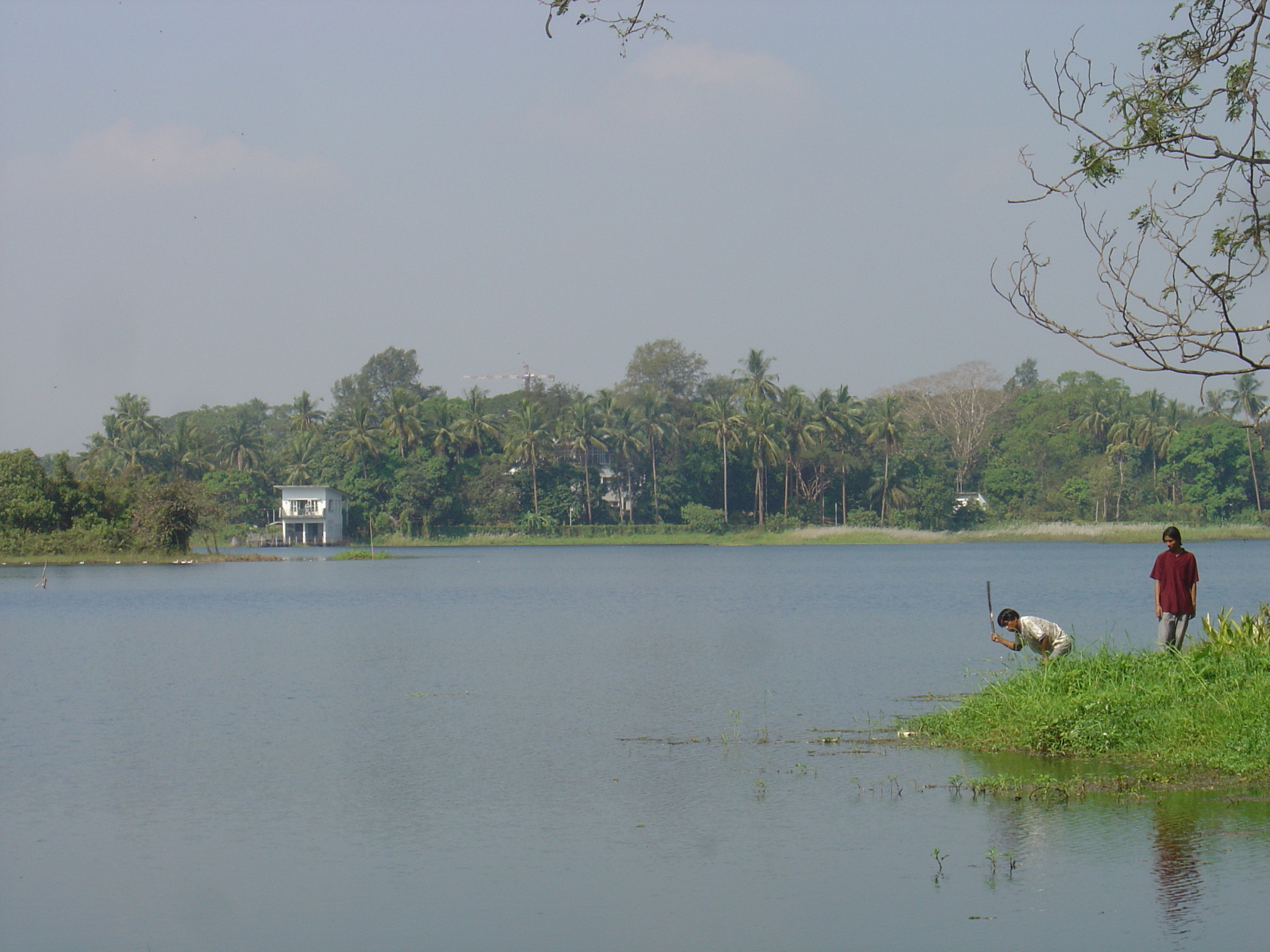 Picture Myanmar Yangon Dusit Inya Lake Hotel 2005-01 18 - Around Dusit Inya Lake Hotel