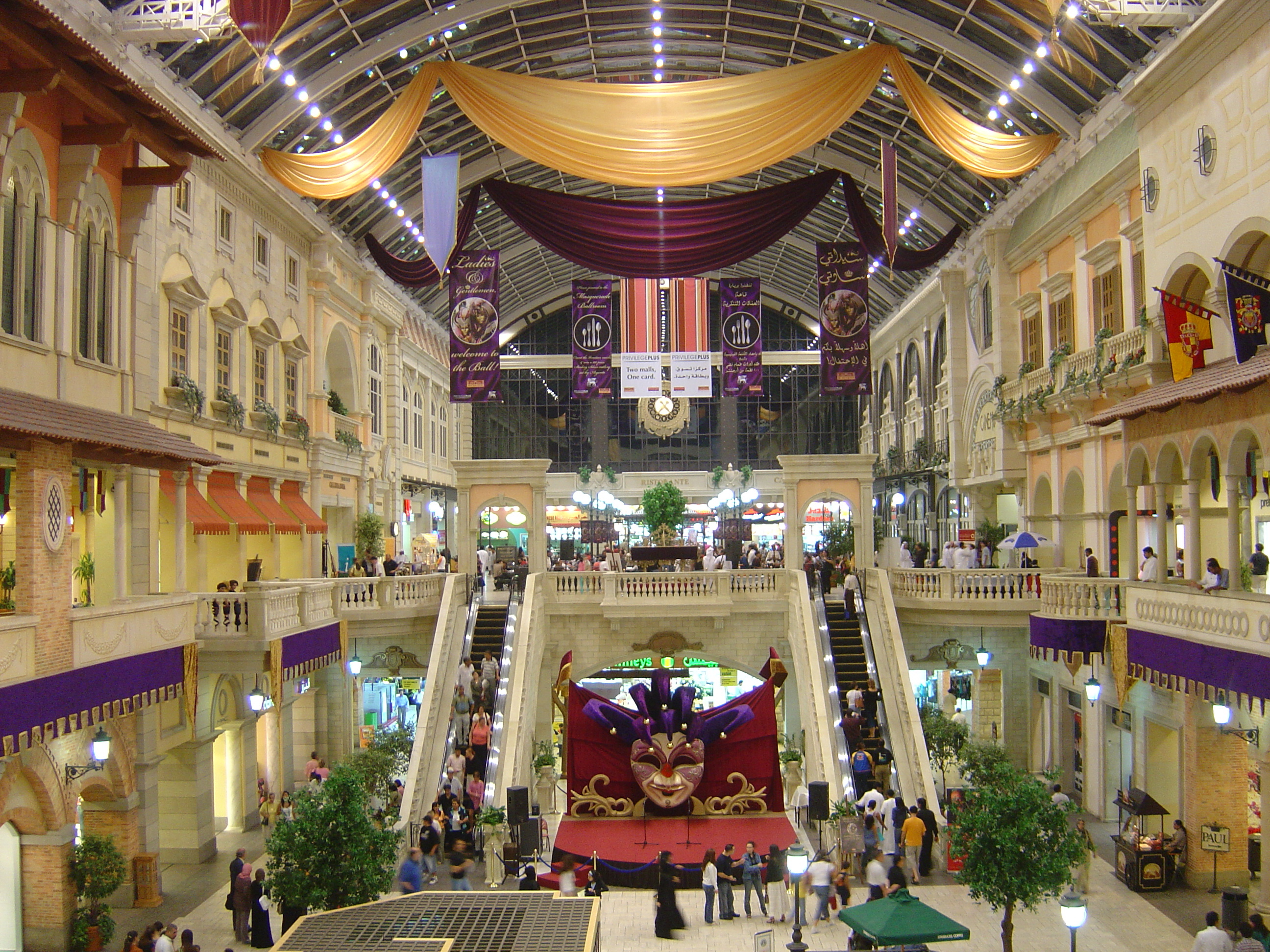 Picture United Arab Emirates Dubai Mercato shopping mall 2005-11 7 - Around Mercato shopping mall