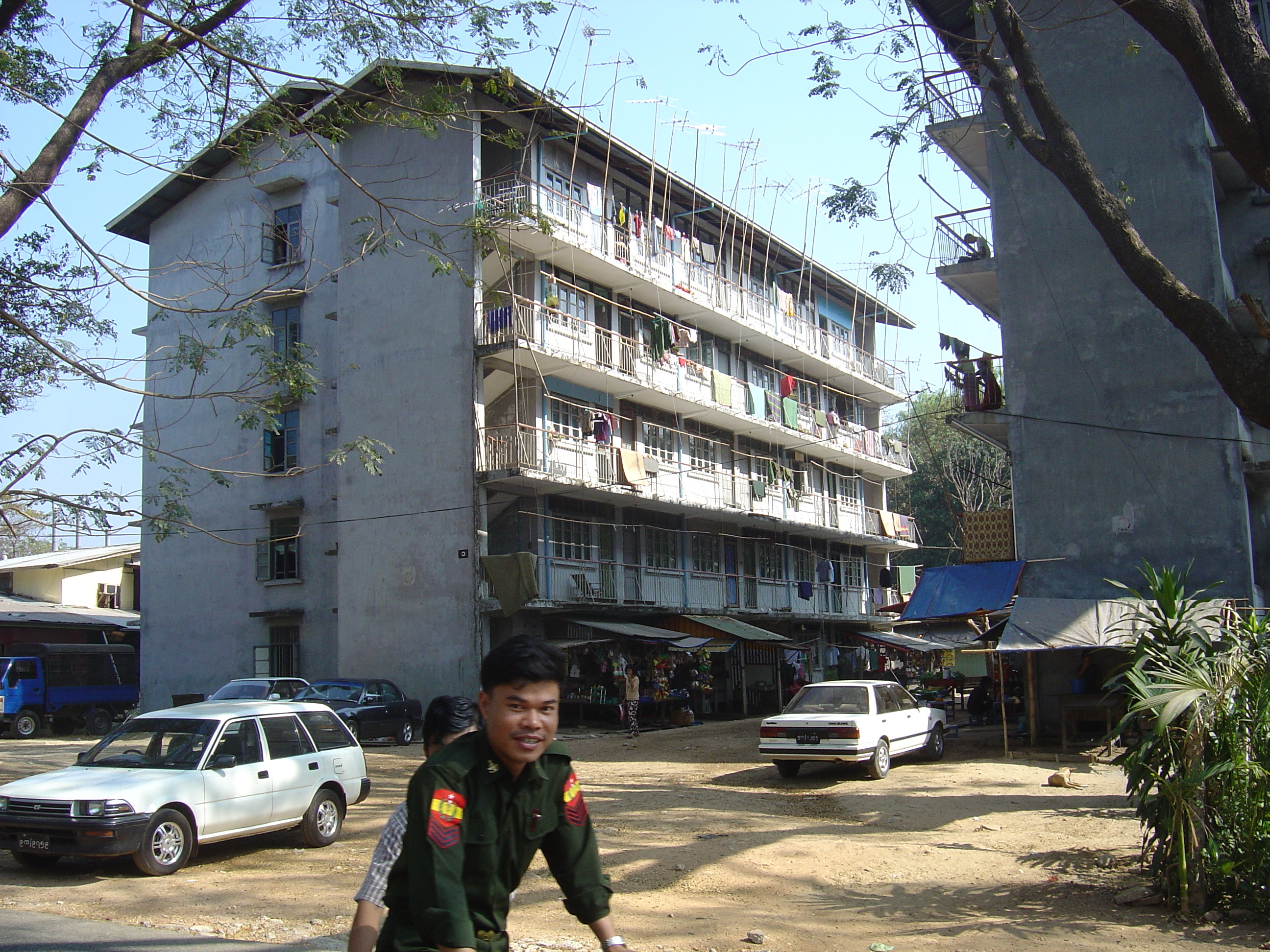 Picture Myanmar Yangon 2005-01 126 - Journey Yangon