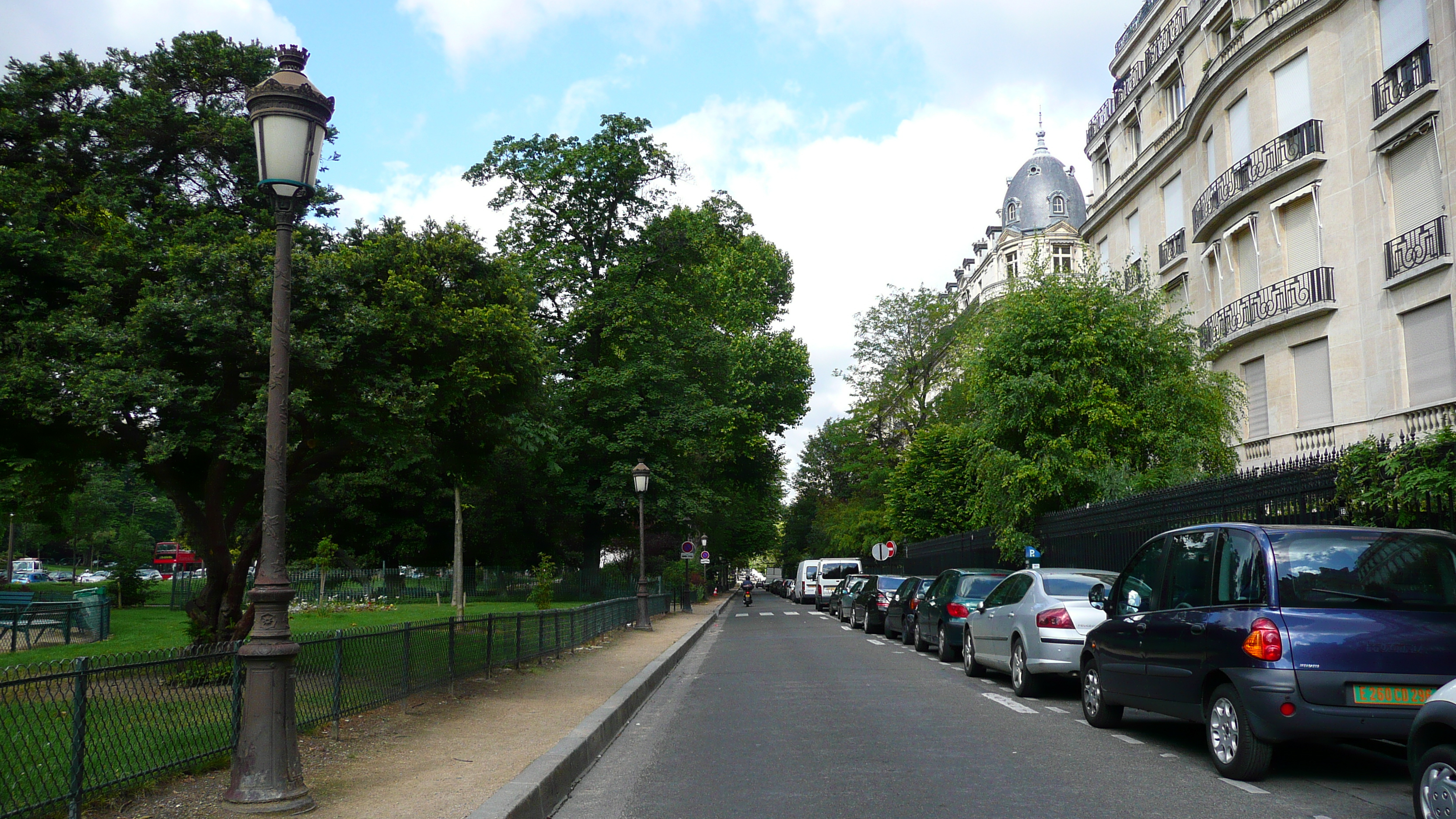 Picture France Paris Avenue Foch 2007-06 111 - Center Avenue Foch