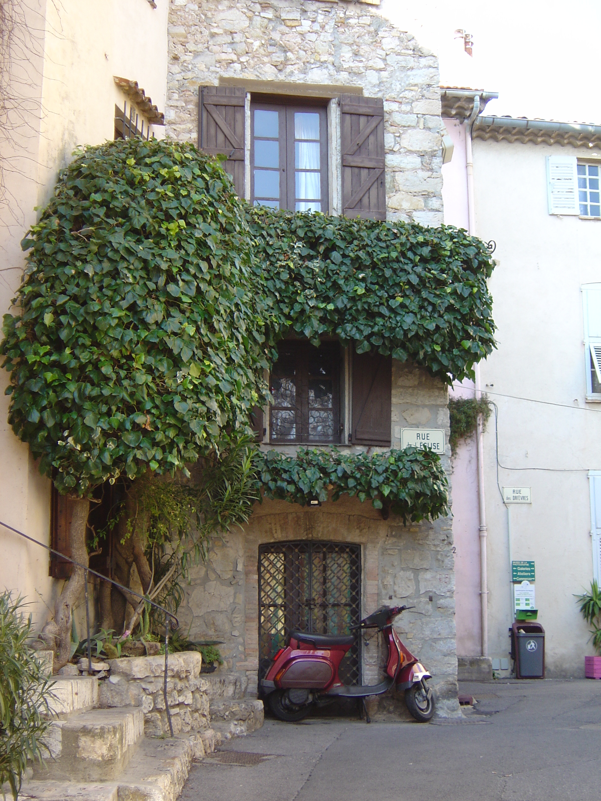 Picture France Mougins 2006-02 33 - Tour Mougins