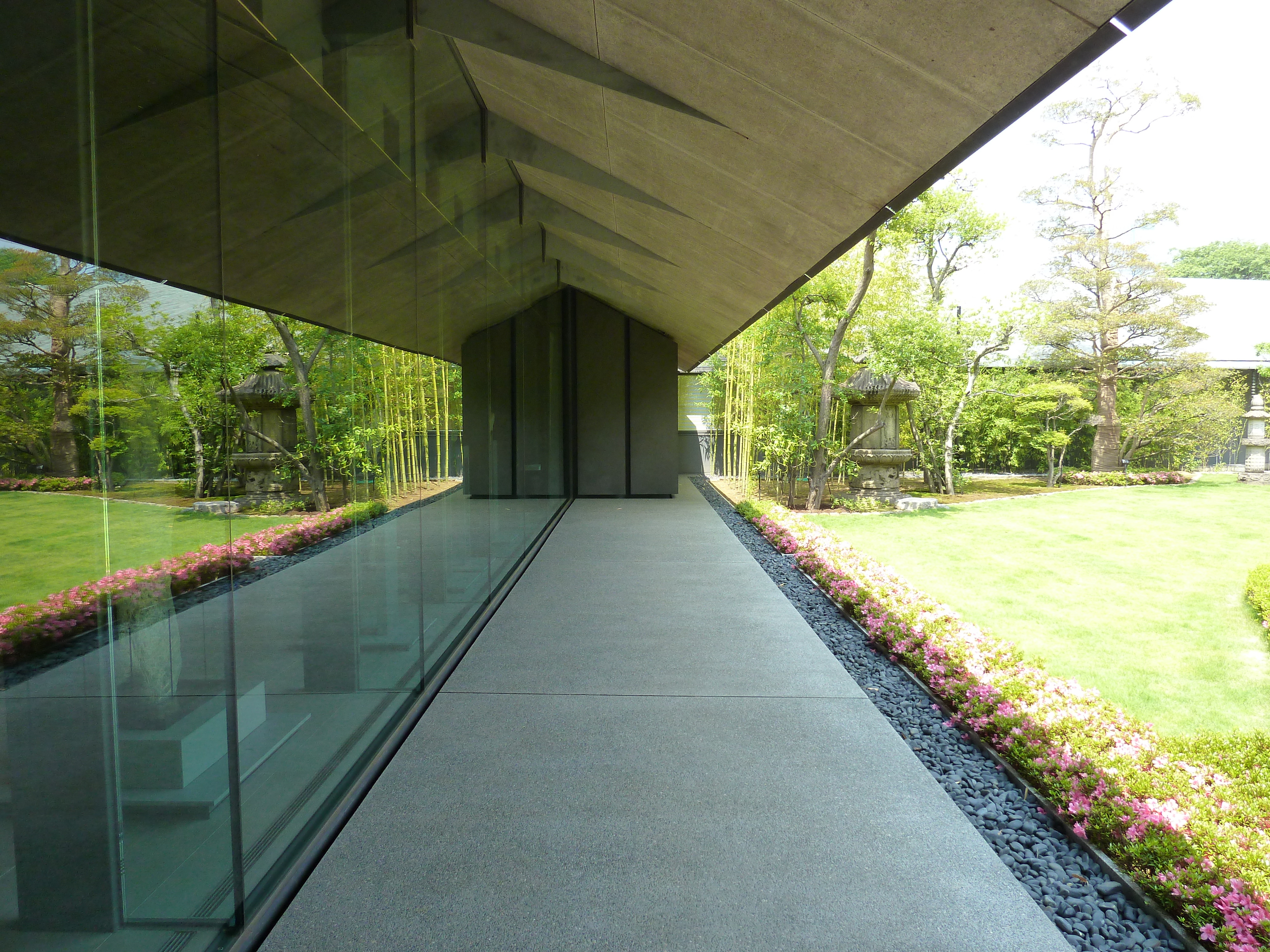 Picture Japan Tokyo Nezu Museum 2010-06 111 - Center Nezu Museum