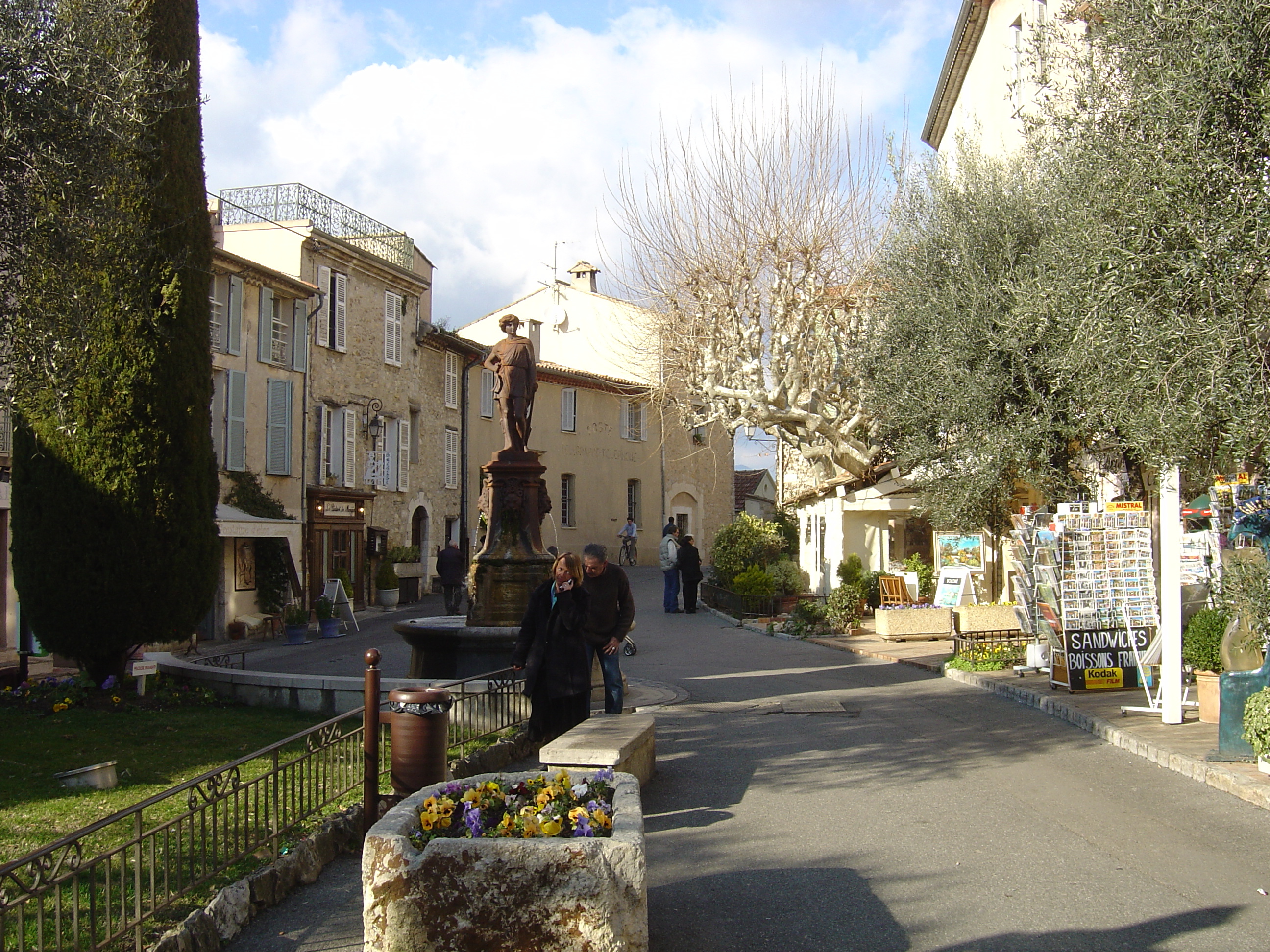 Picture France Mougins 2006-02 15 - Tours Mougins