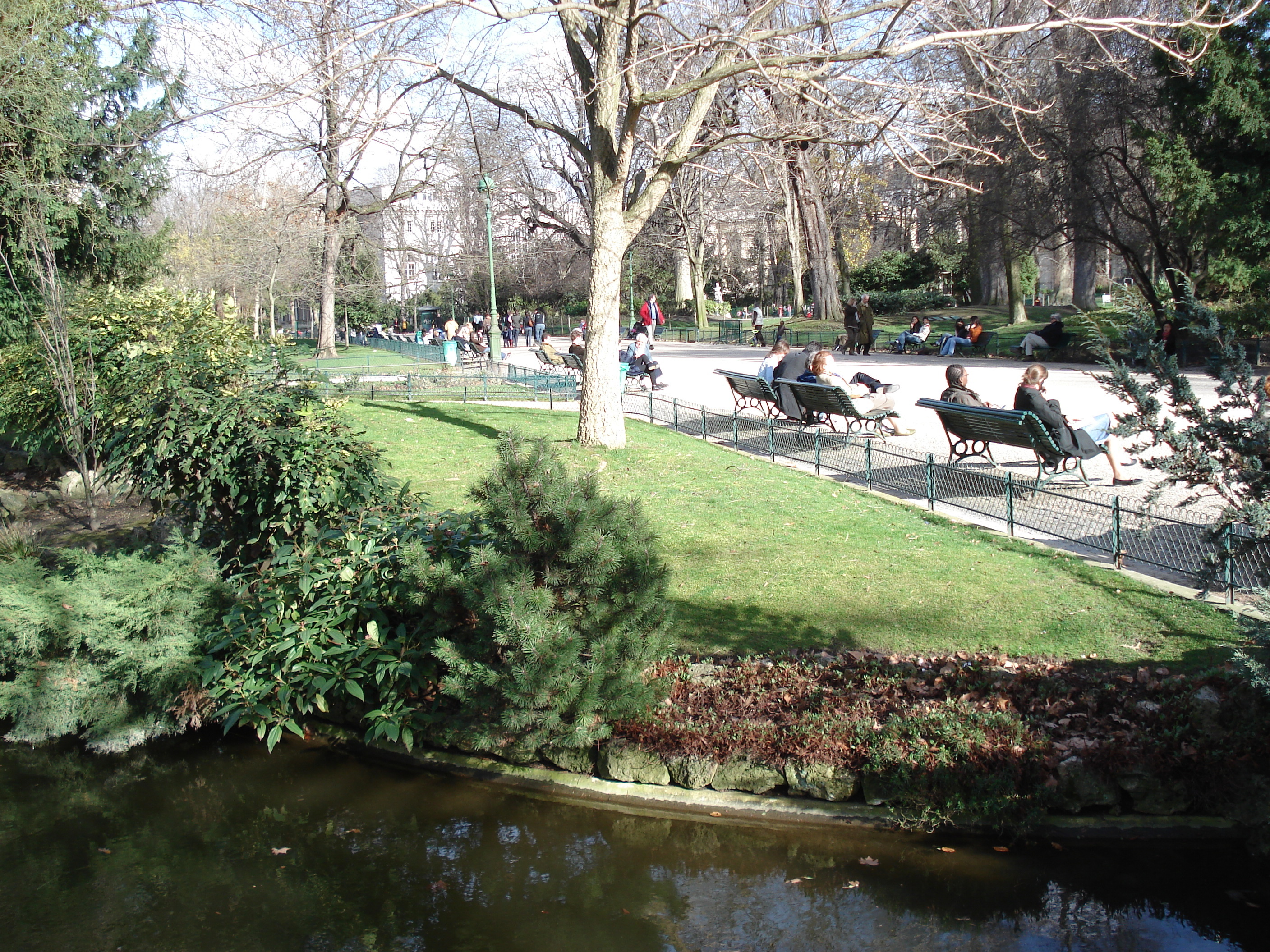 Picture France Paris Monceau Garden 2006-03 25 - Around Monceau Garden