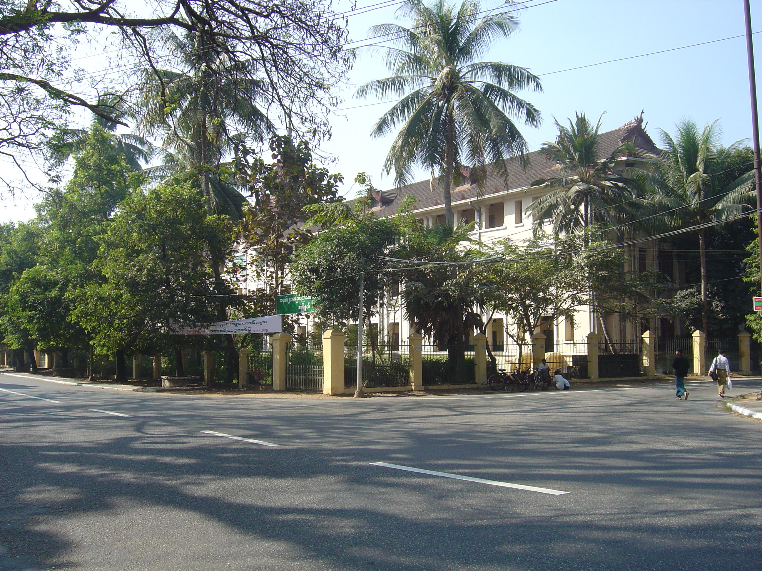 Picture Myanmar Yangon 2005-01 41 - Journey Yangon