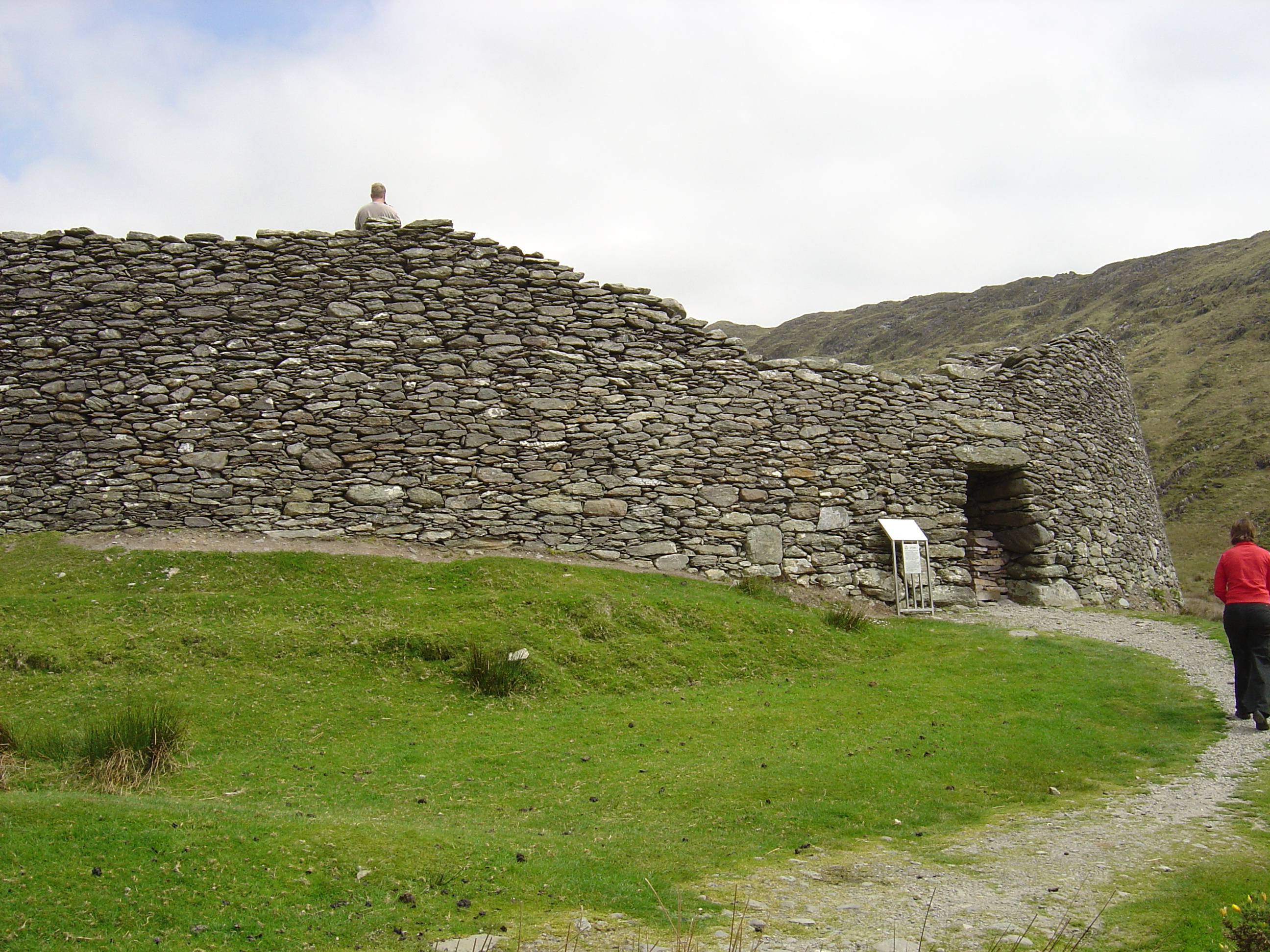 Picture Ireland Kerry Ring Staigue Fort 2004-05 18 - Center Staigue Fort