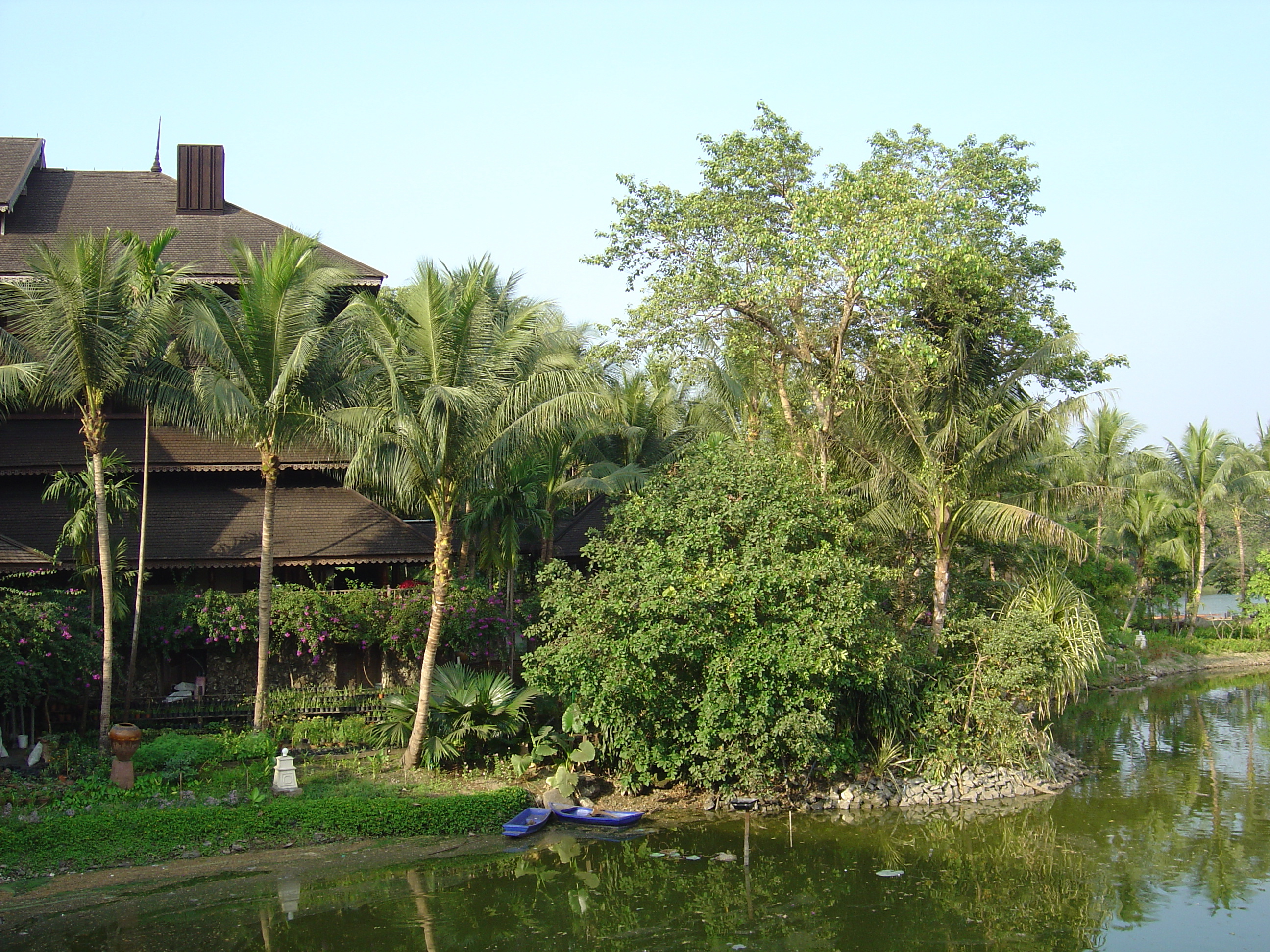 Picture Myanmar Yangon Kandawgyi Palace Hotel 2005-01 11 - Tours Kandawgyi Palace Hotel