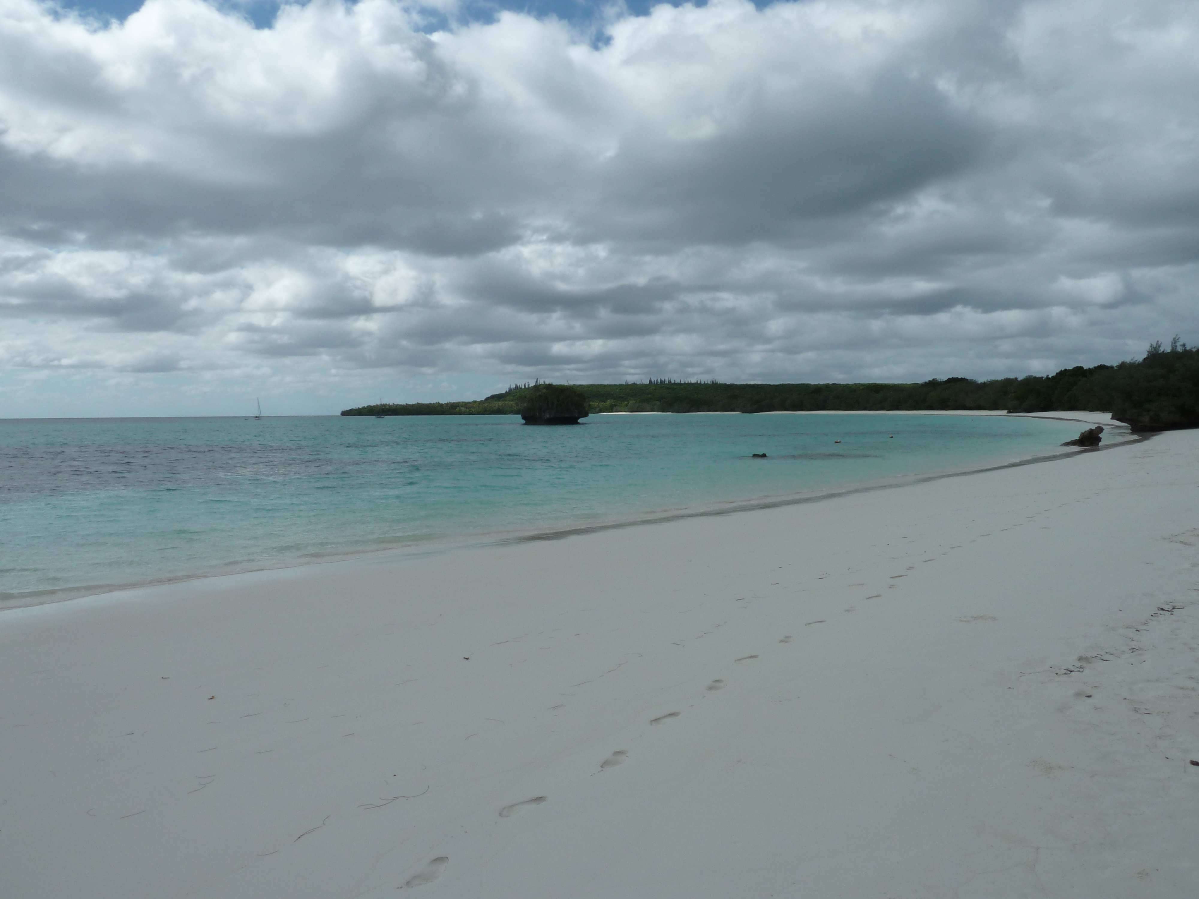 Picture New Caledonia Lifou Luengoni Beach 2010-05 0 - Center Luengoni Beach