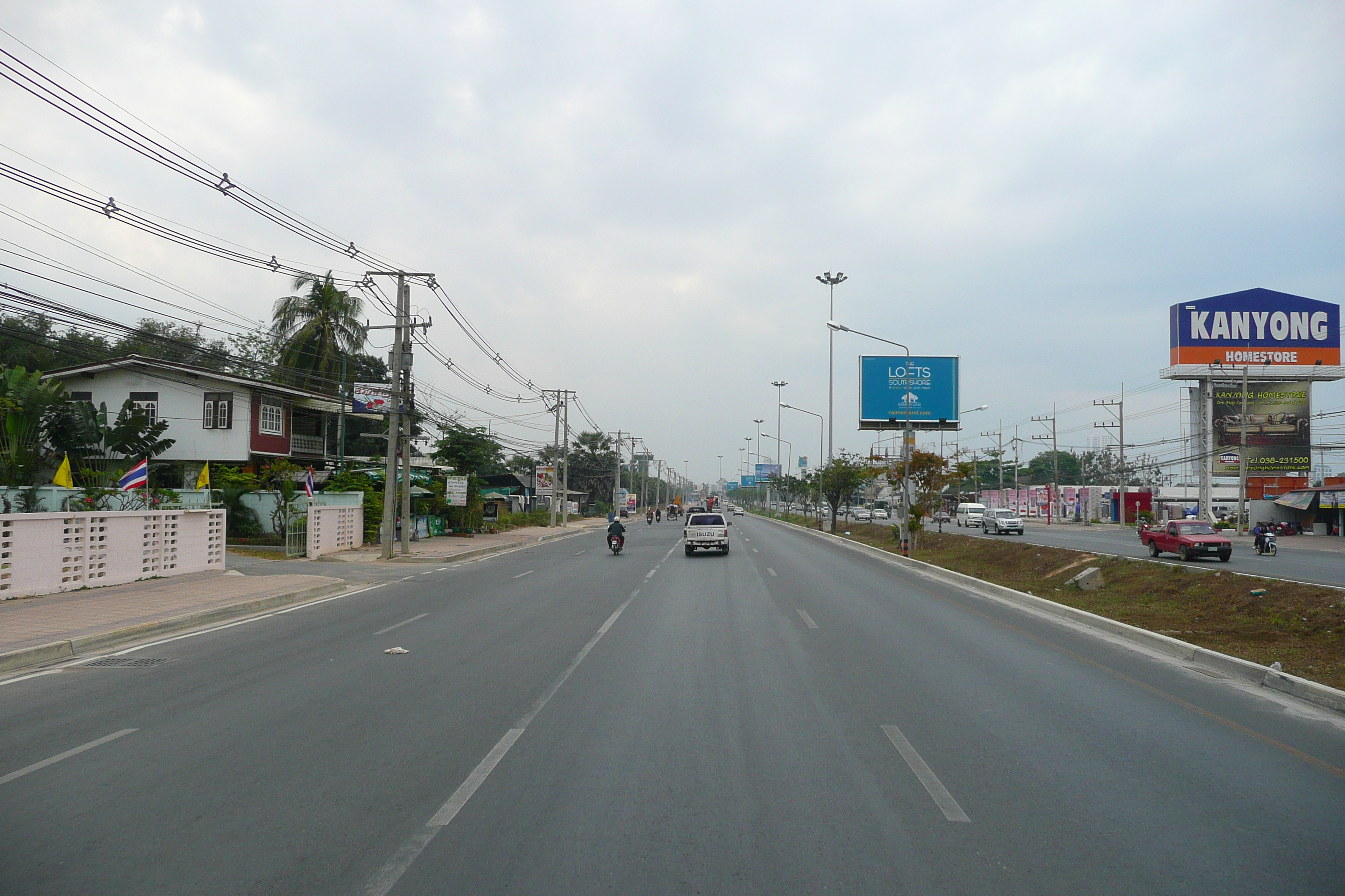 Picture Thailand Chonburi Sukhumvit road 2008-01 114 - Discovery Sukhumvit road