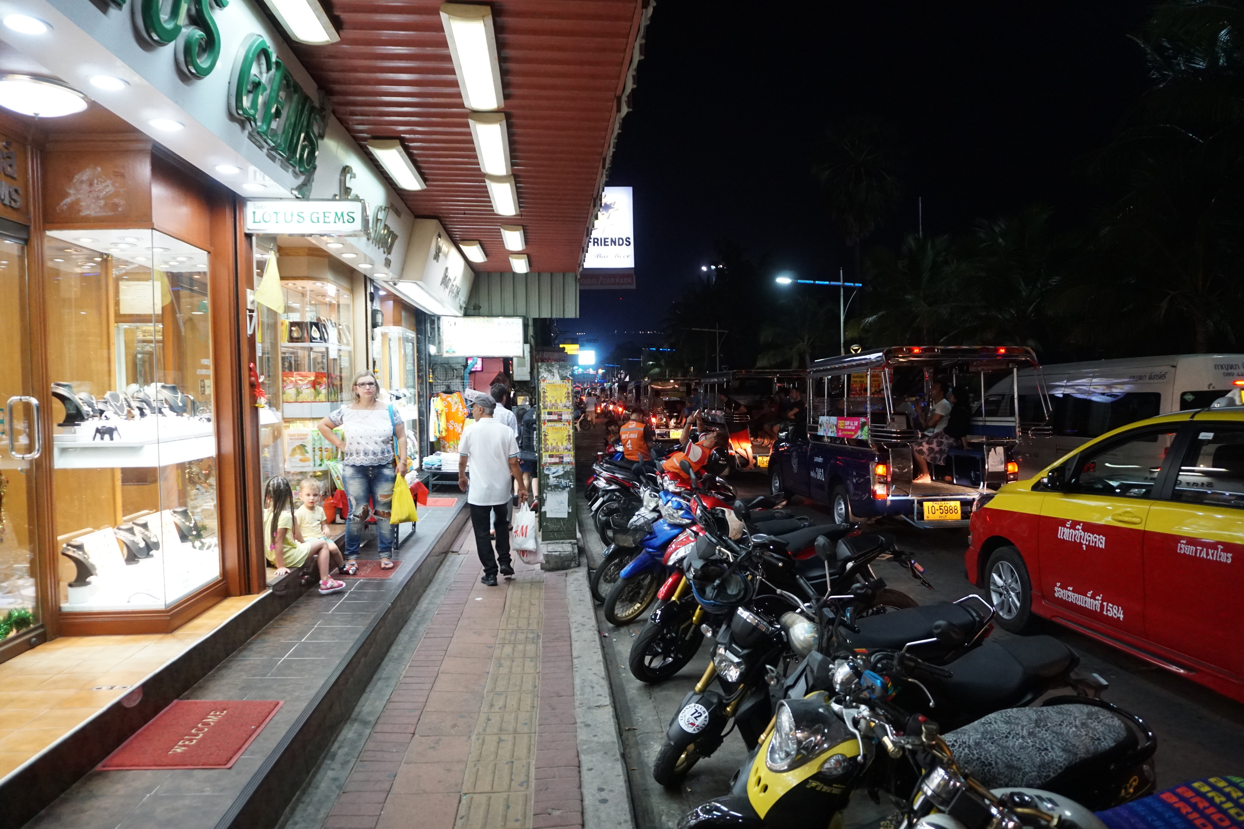 Picture Thailand Pattaya Beach road 2016-12 1 - Tour Beach road