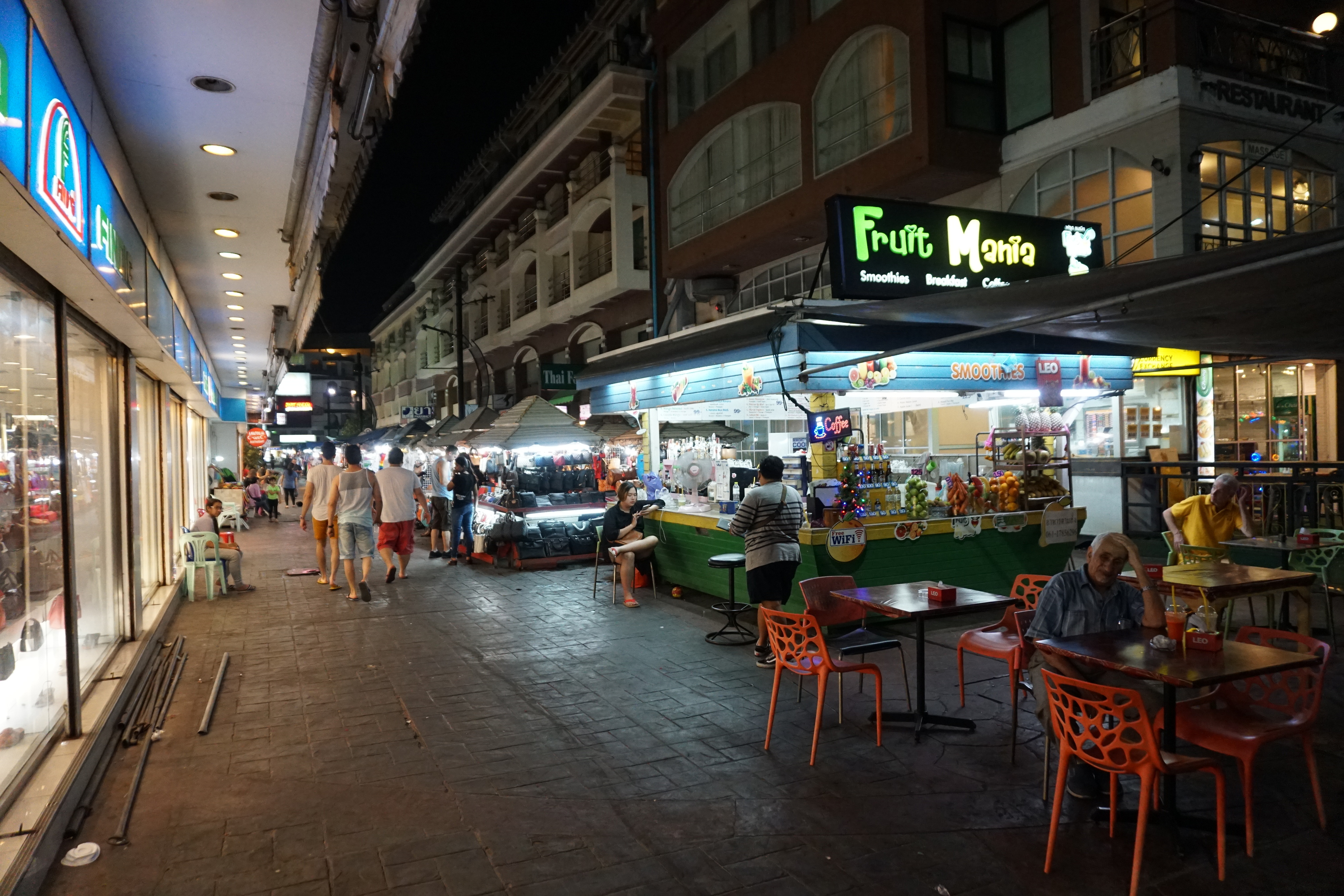 Picture Thailand Pattaya Beach road 2016-12 7 - History Beach road