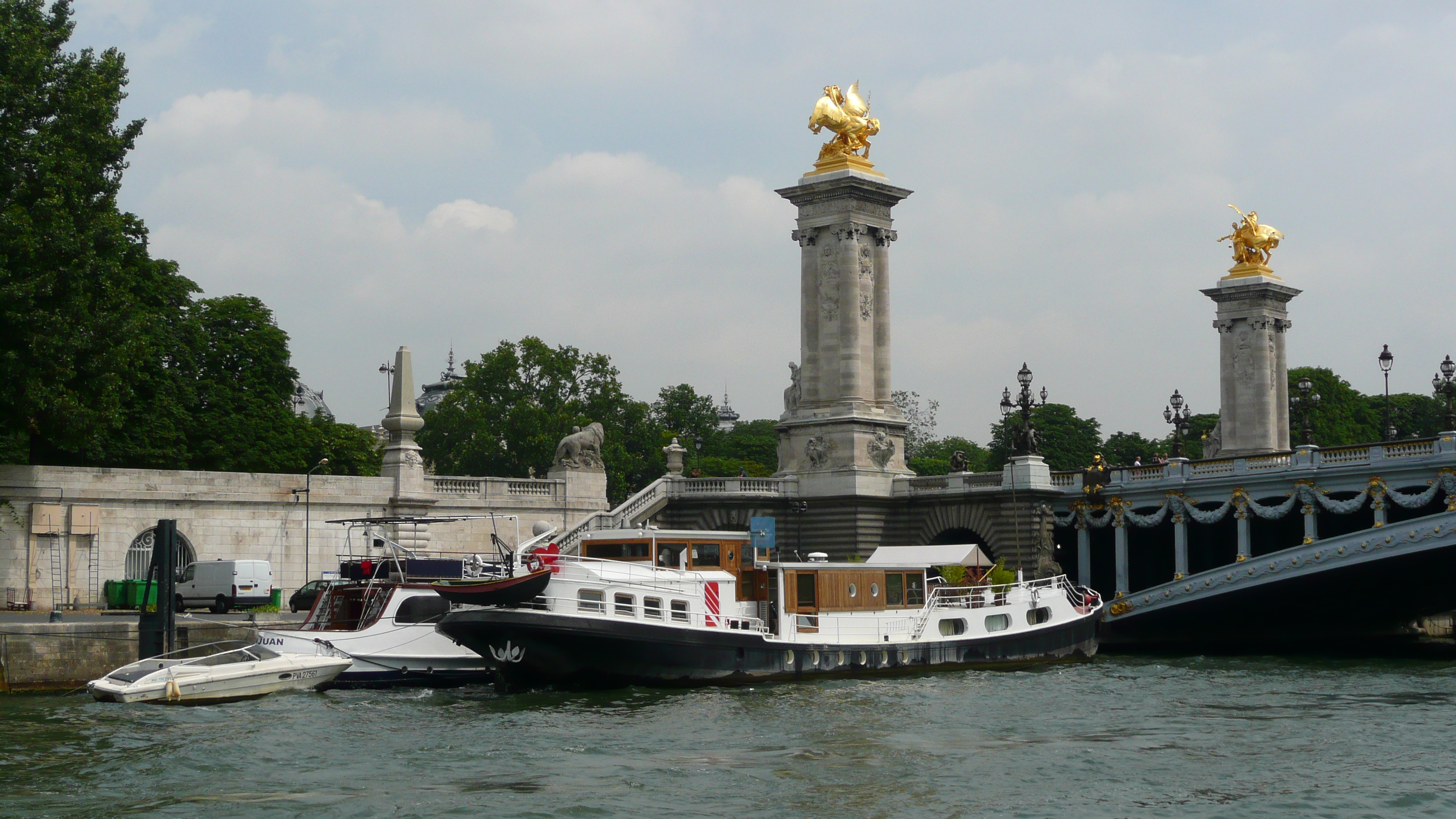 Picture France Paris Peniches Parisiennes 2007-06 24 - History Peniches Parisiennes