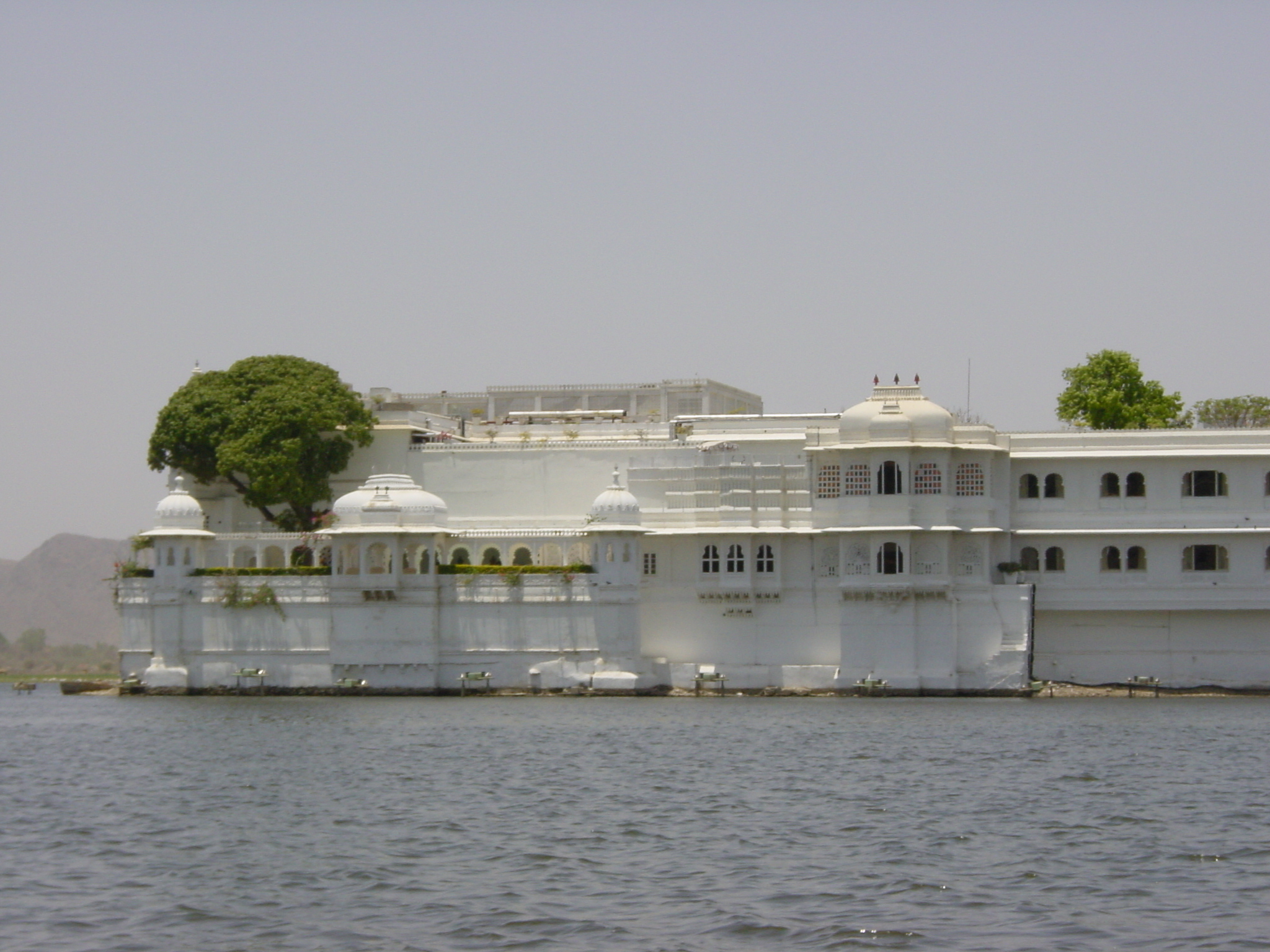 Picture India Udaipur Lake Palace Hotel 2003-05 51 - Around Lake Palace Hotel