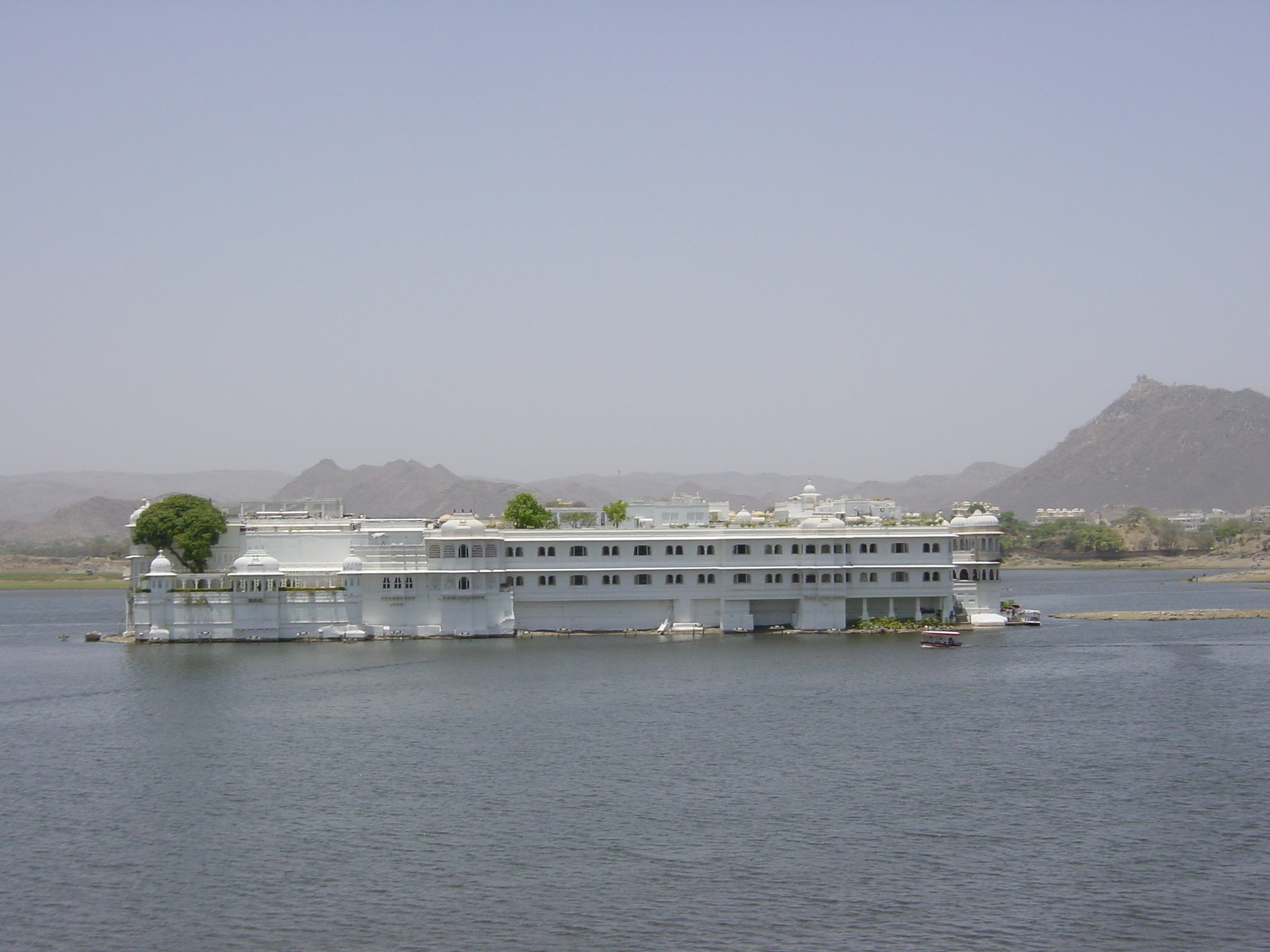 Picture India Udaipur Lake Palace Hotel 2003-05 4 - Around Lake Palace Hotel