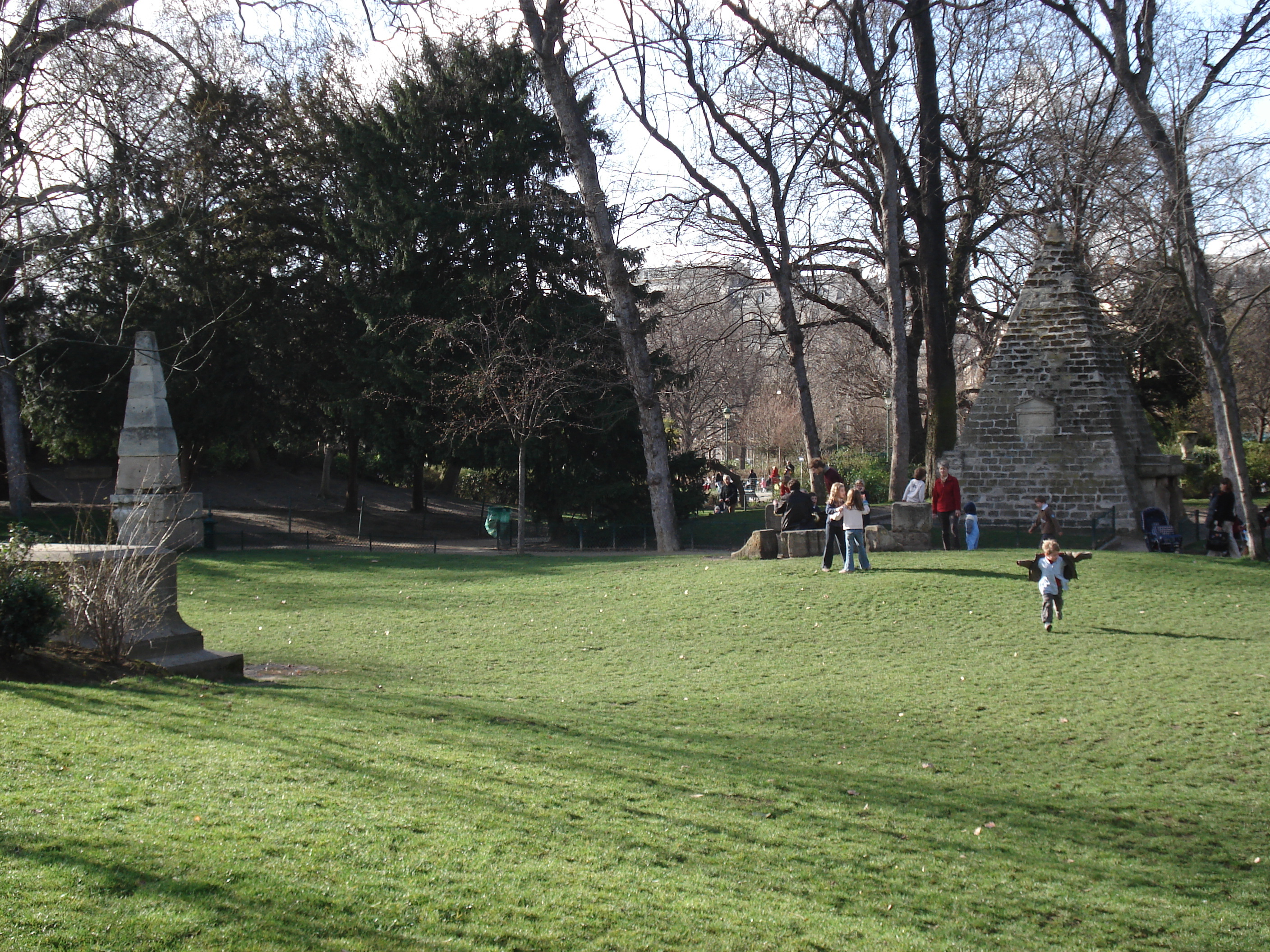 Picture France Paris Monceau Garden 2006-03 19 - Tours Monceau Garden