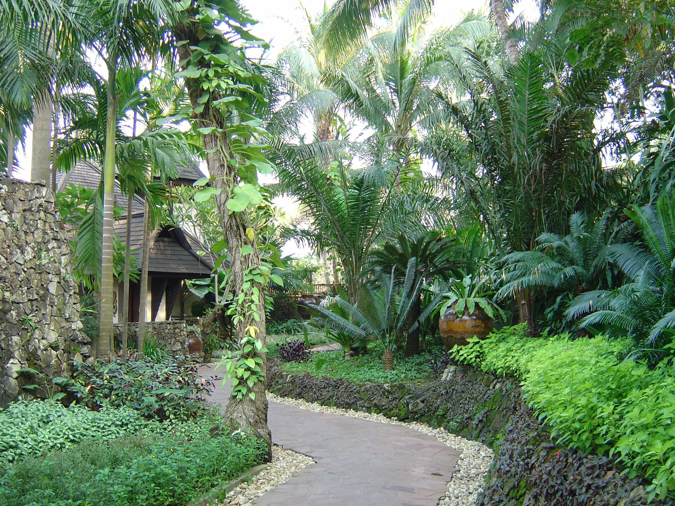 Picture Myanmar Yangon Kandawgyi Palace Hotel 2005-01 35 - Discovery Kandawgyi Palace Hotel