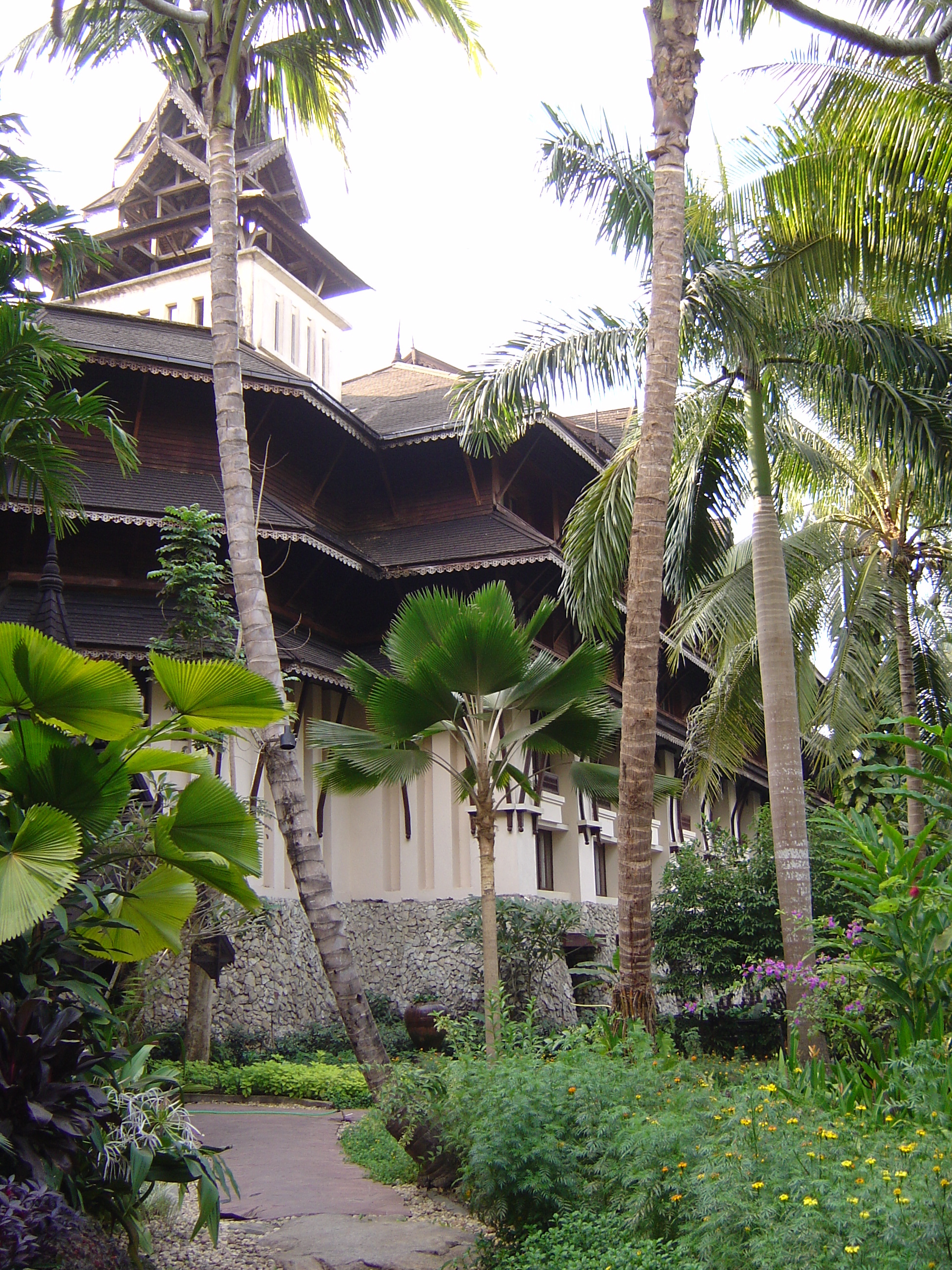 Picture Myanmar Yangon Kandawgyi Palace Hotel 2005-01 32 - History Kandawgyi Palace Hotel