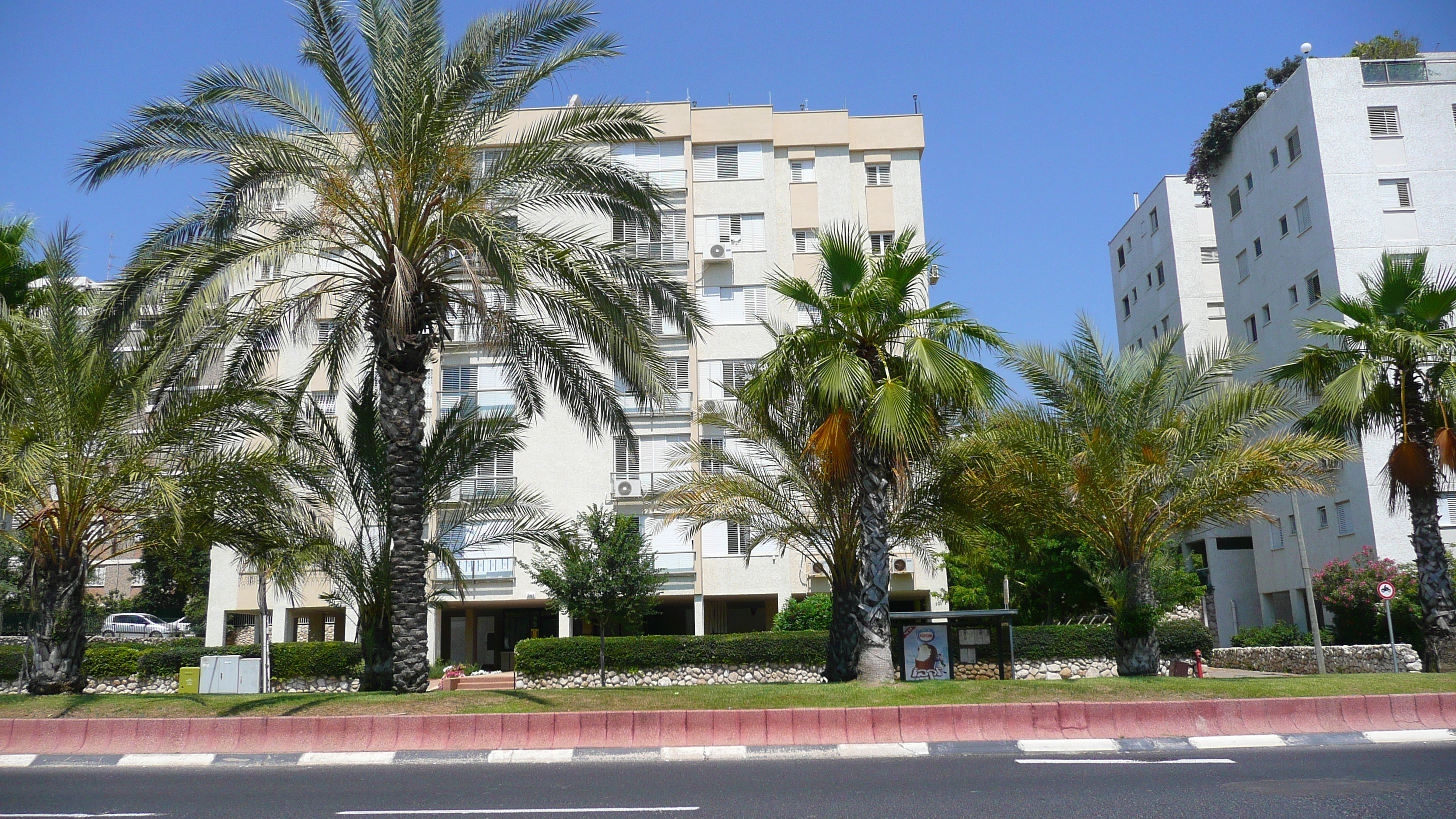 Picture Israel Tel Aviv North Tel Aviv 2007-06 33 - Around North Tel Aviv