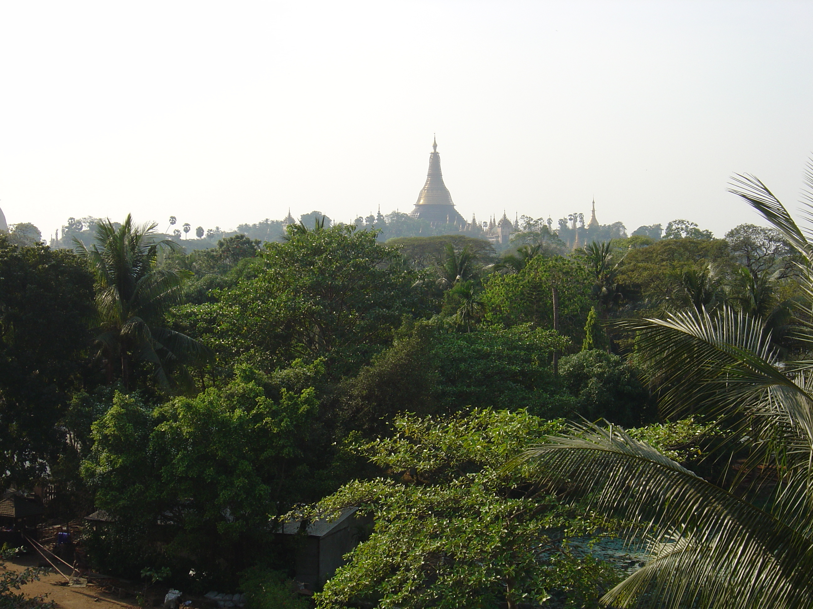 Picture Myanmar Yangon Kandawgyi Palace Hotel 2005-01 28 - Recreation Kandawgyi Palace Hotel