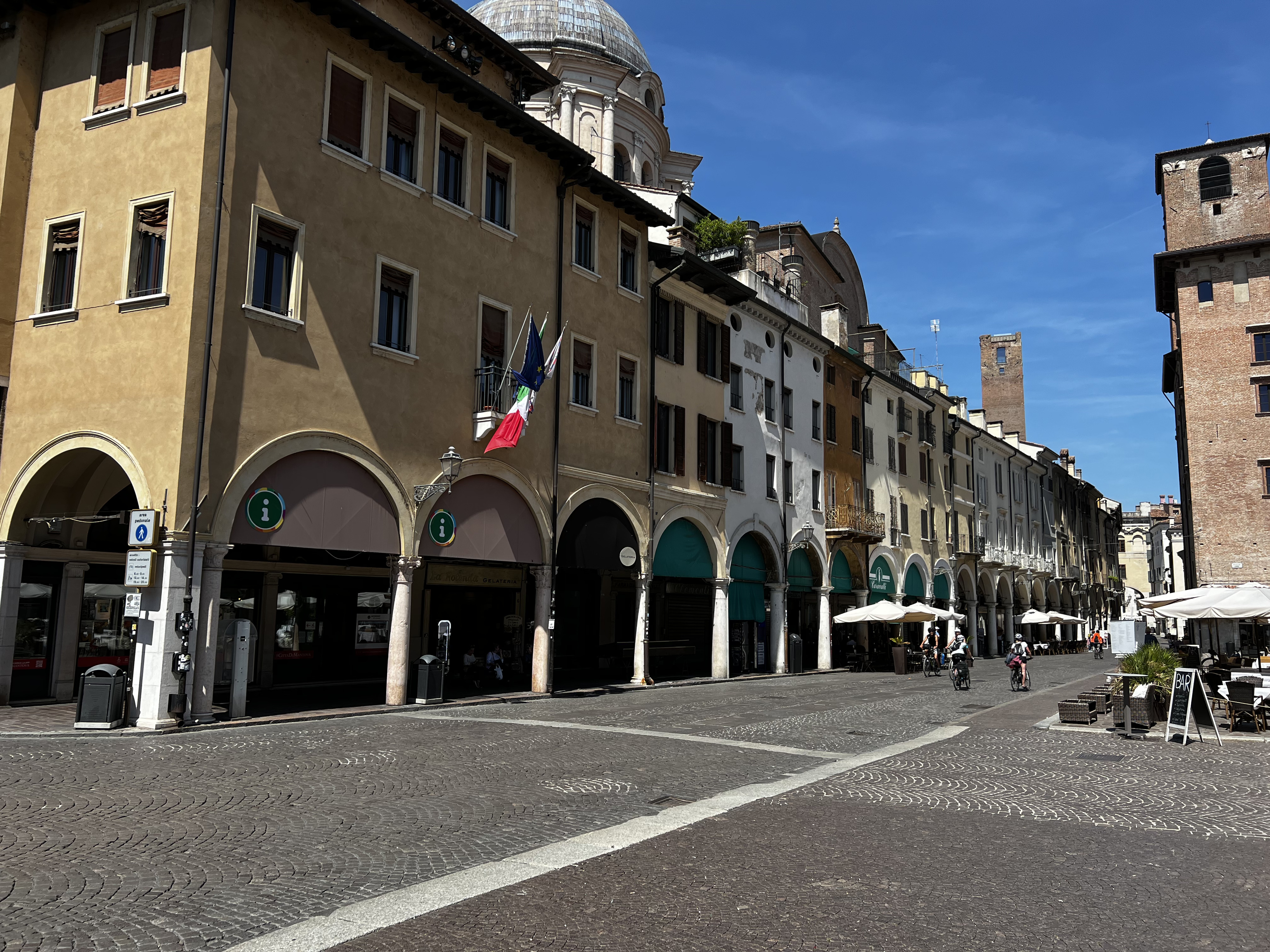 Picture Italy Verone 2022-05 217 - Recreation Verone