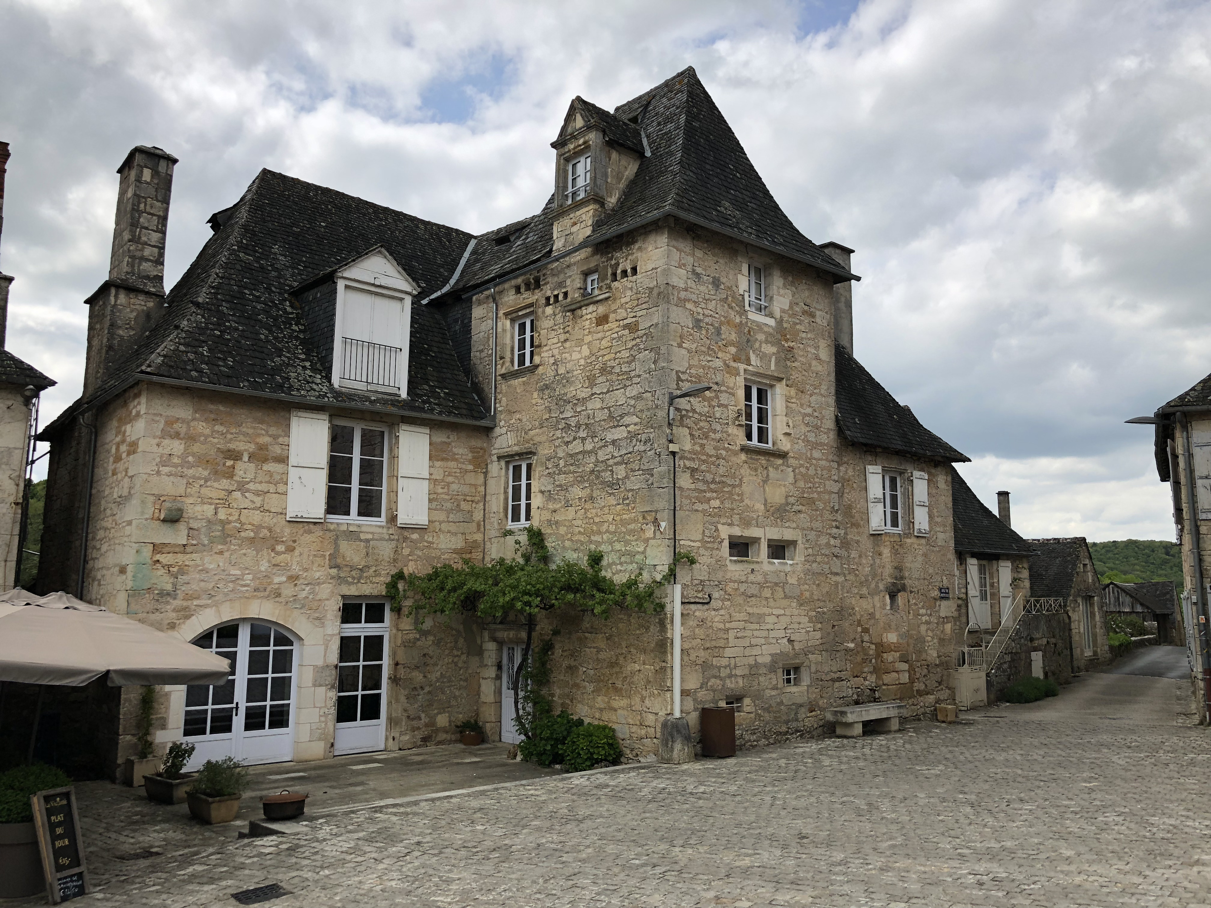 Picture France Turenne 2018-04 170 - History Turenne