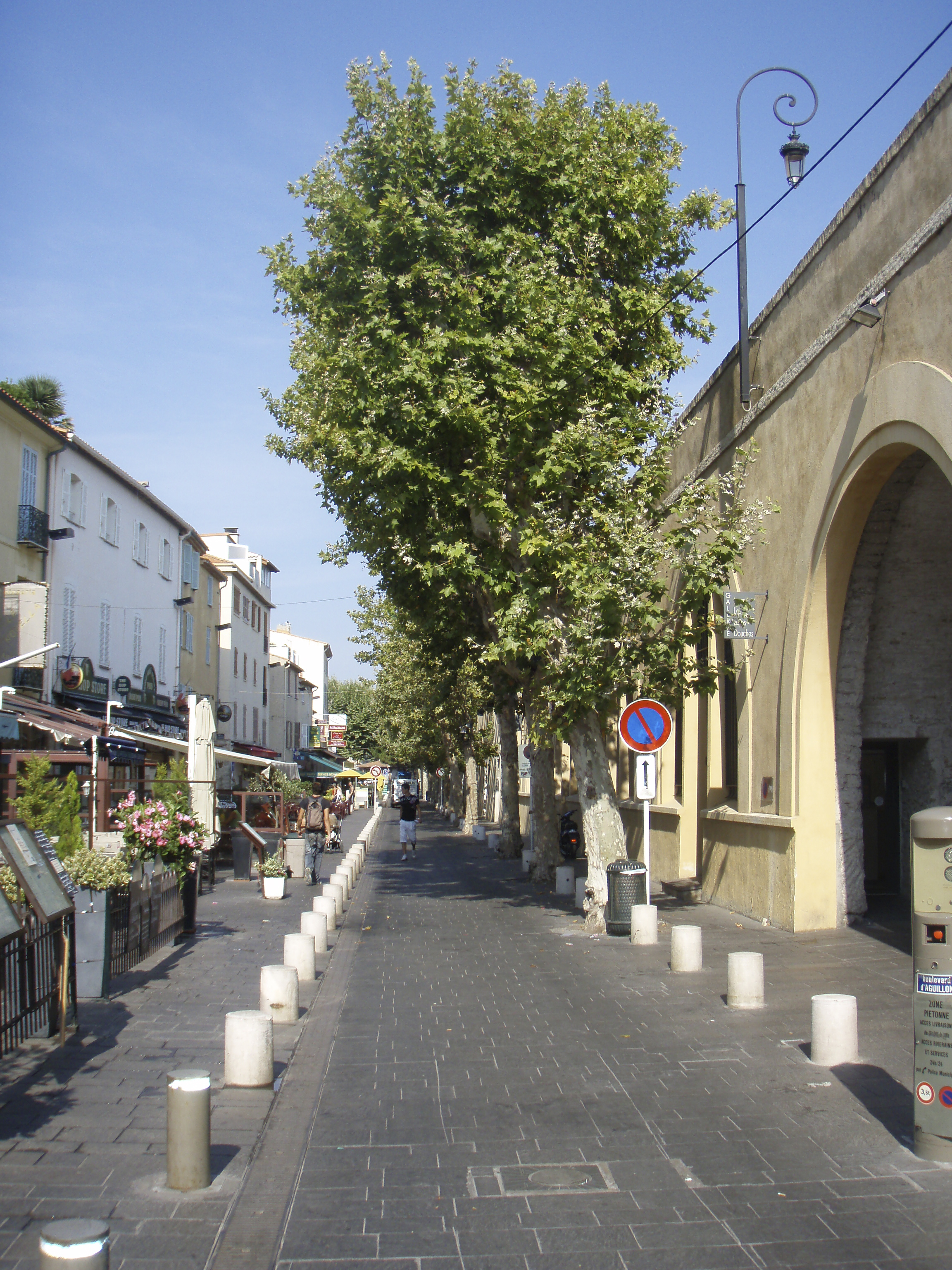 Picture France Antibes Boulevard Aguillon 2007-08 27 - Tours Boulevard Aguillon