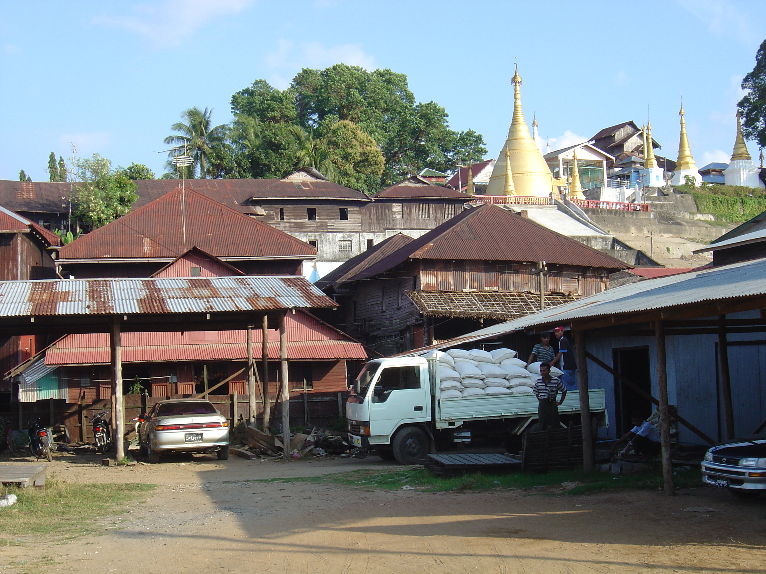 Picture Myanmar Myeik (Mergui) 2005-01 159 - Journey Myeik (Mergui)