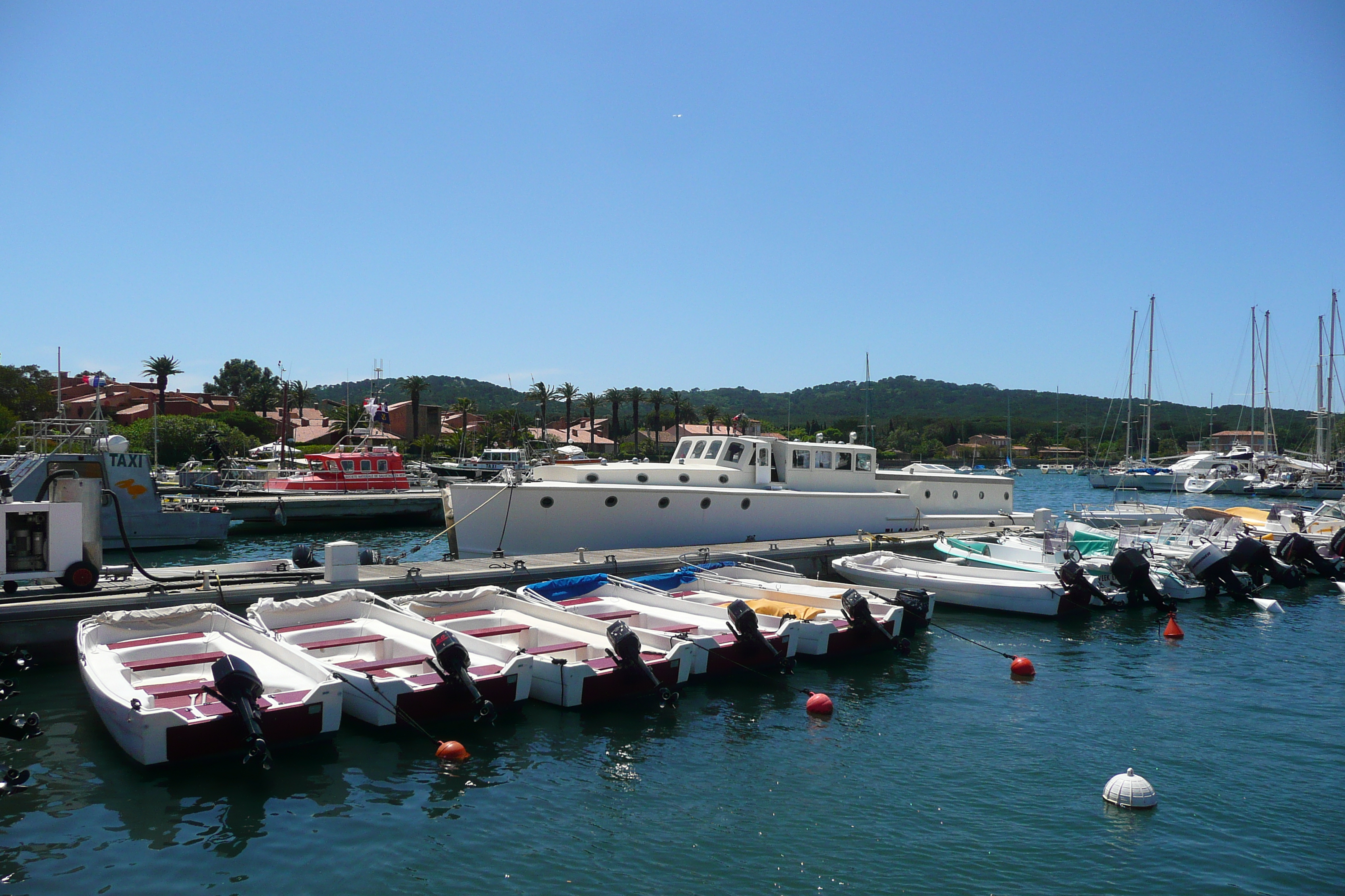 Picture France Porquerolles Island Porquerolles harbour 2008-05 14 - Around Porquerolles harbour