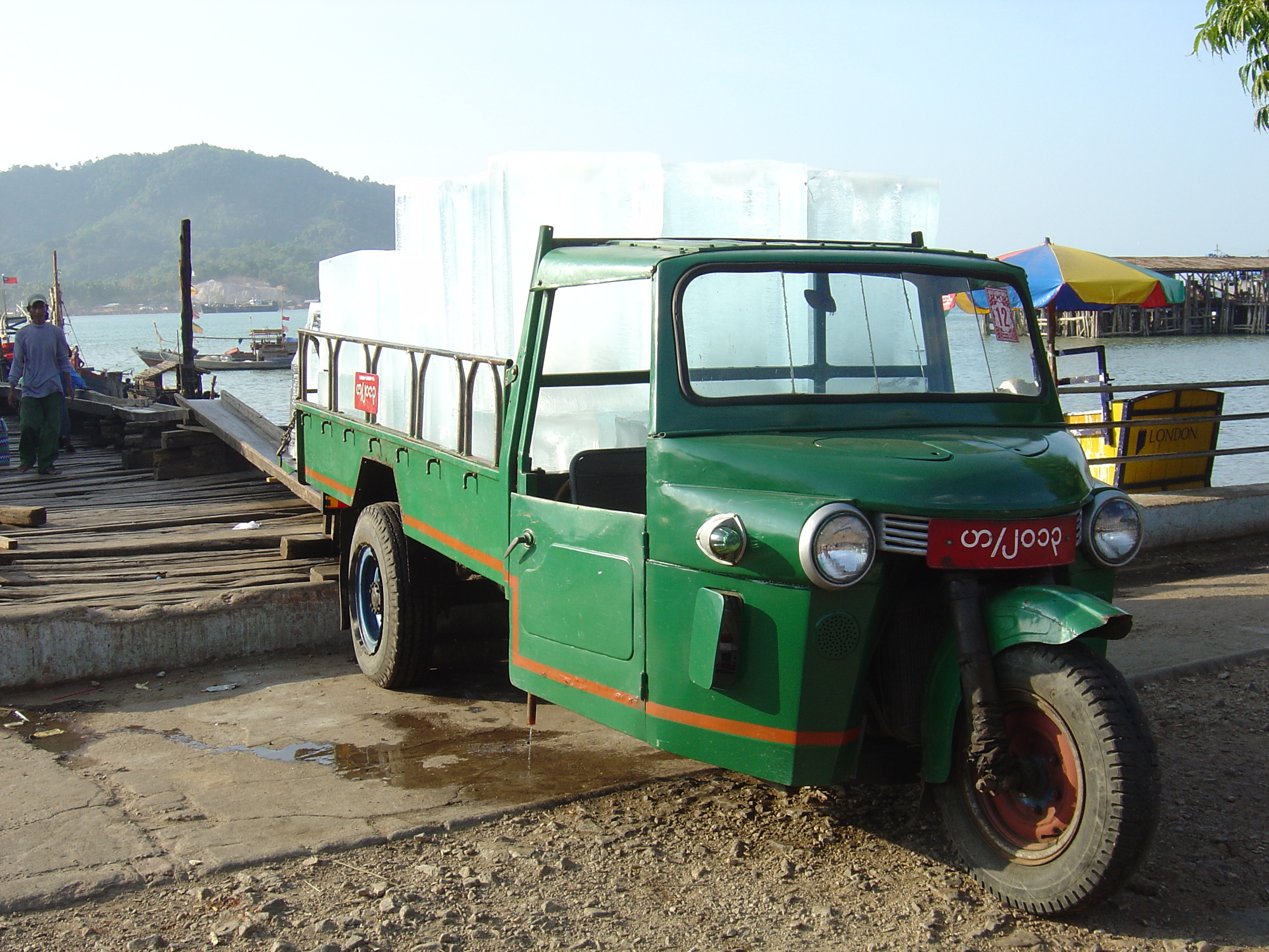 Picture Myanmar Myeik (Mergui) 2005-01 49 - Center Myeik (Mergui)