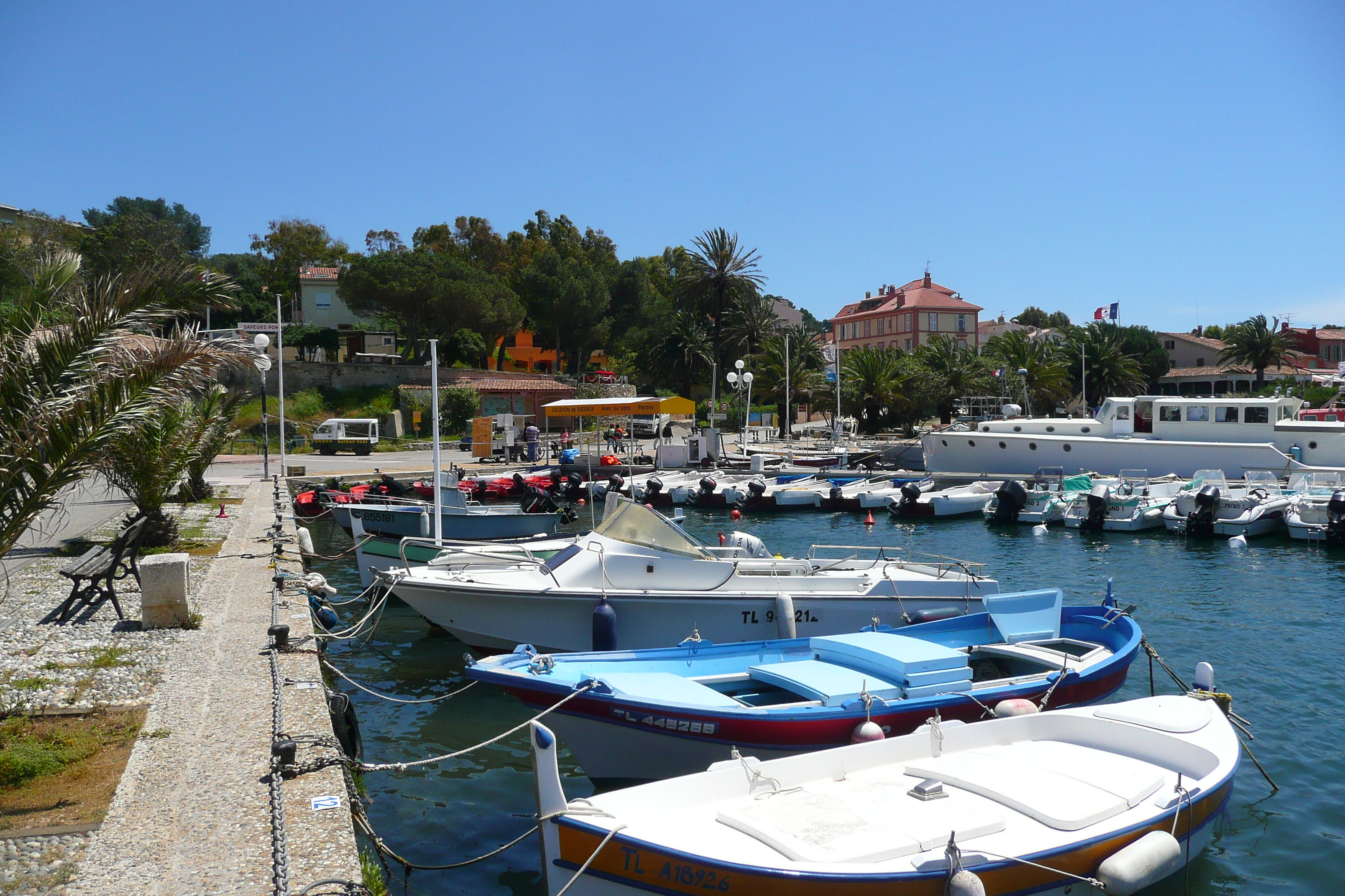 Picture France Porquerolles Island Porquerolles harbour 2008-05 6 - Tours Porquerolles harbour